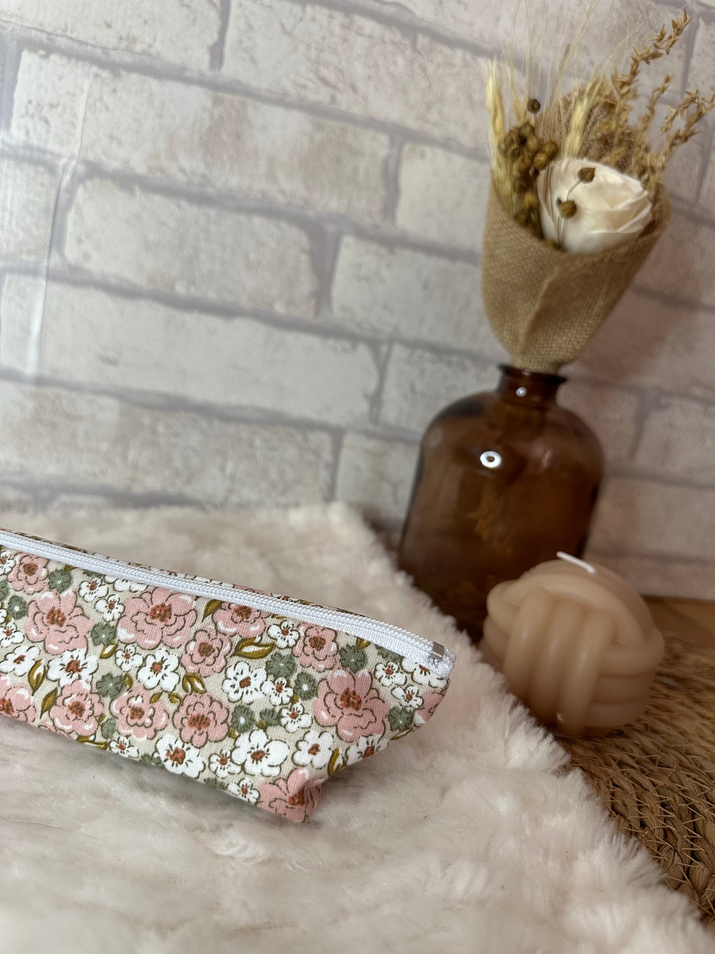Trousse Olivia - « Fleurs » Beige