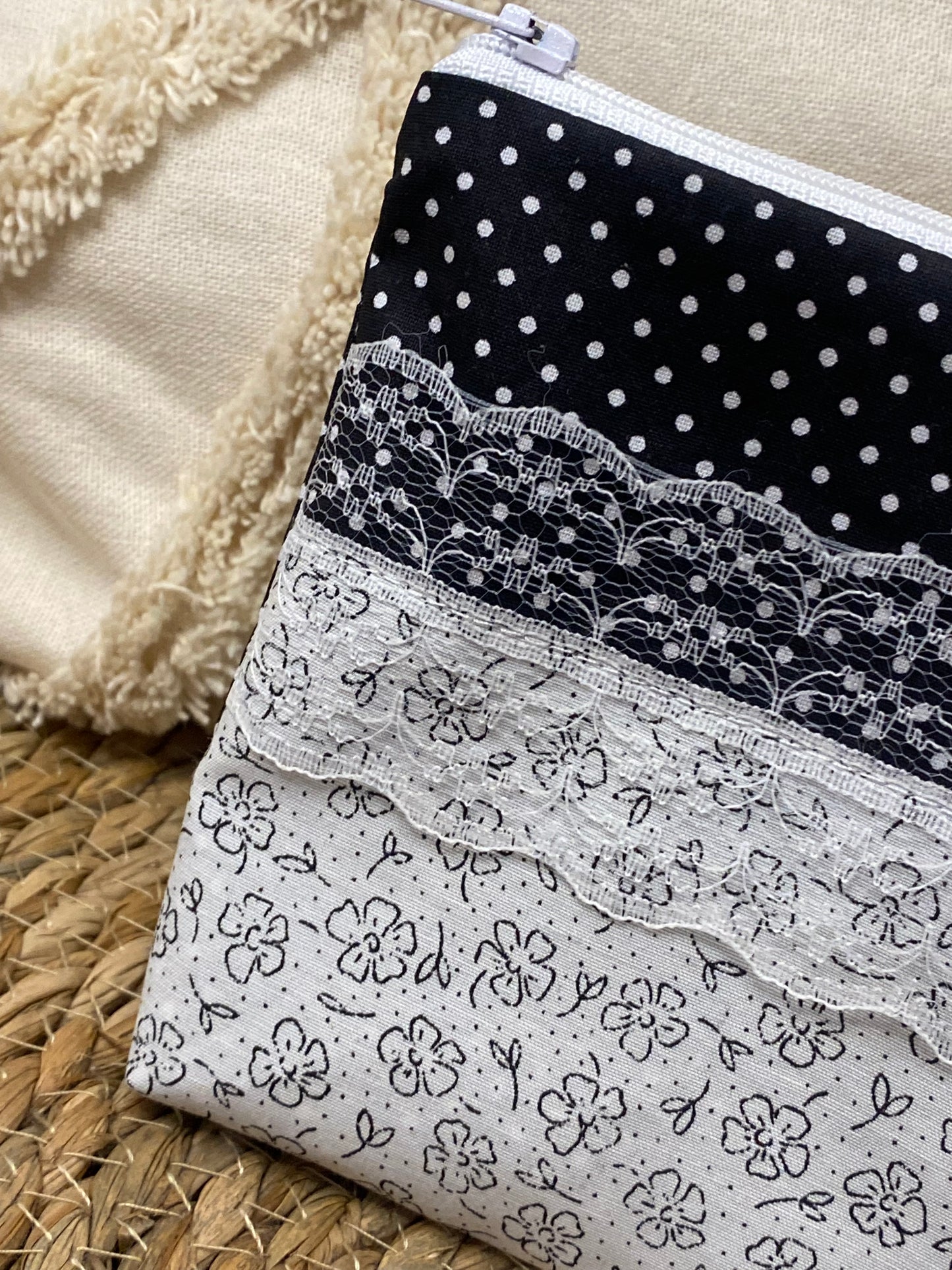 Trousse Ivana - « Fleurs » Noire