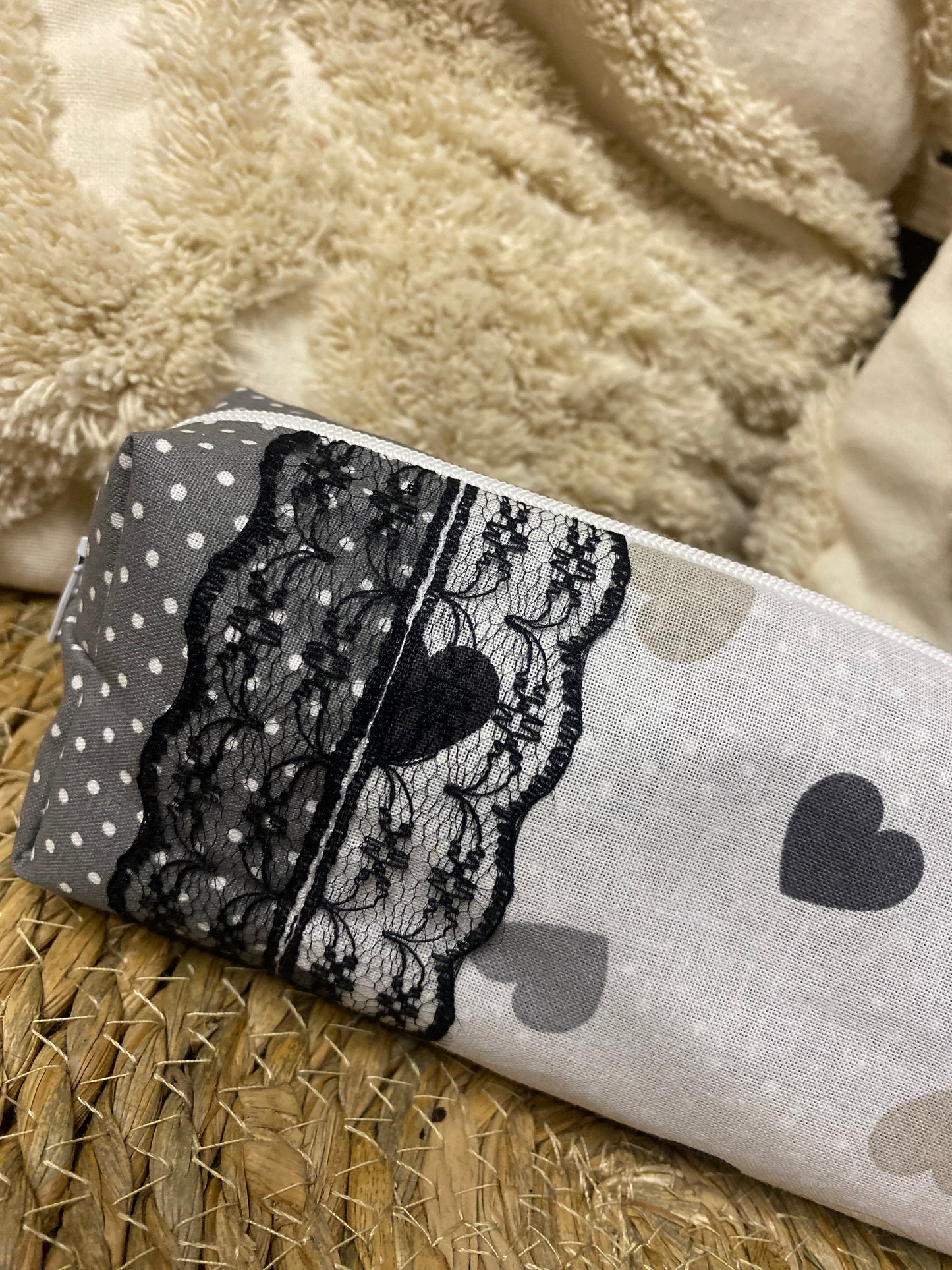 Trousse Serena - « Coeurs » Grise