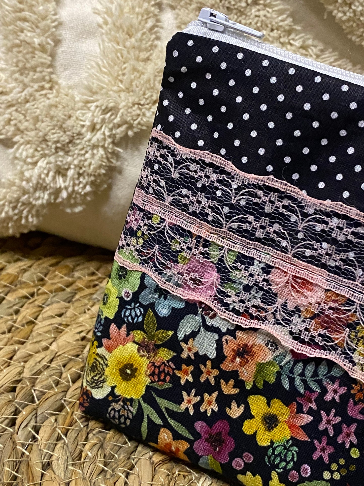 Trousse Ivana - « Fleurs » Noire et Multicolore