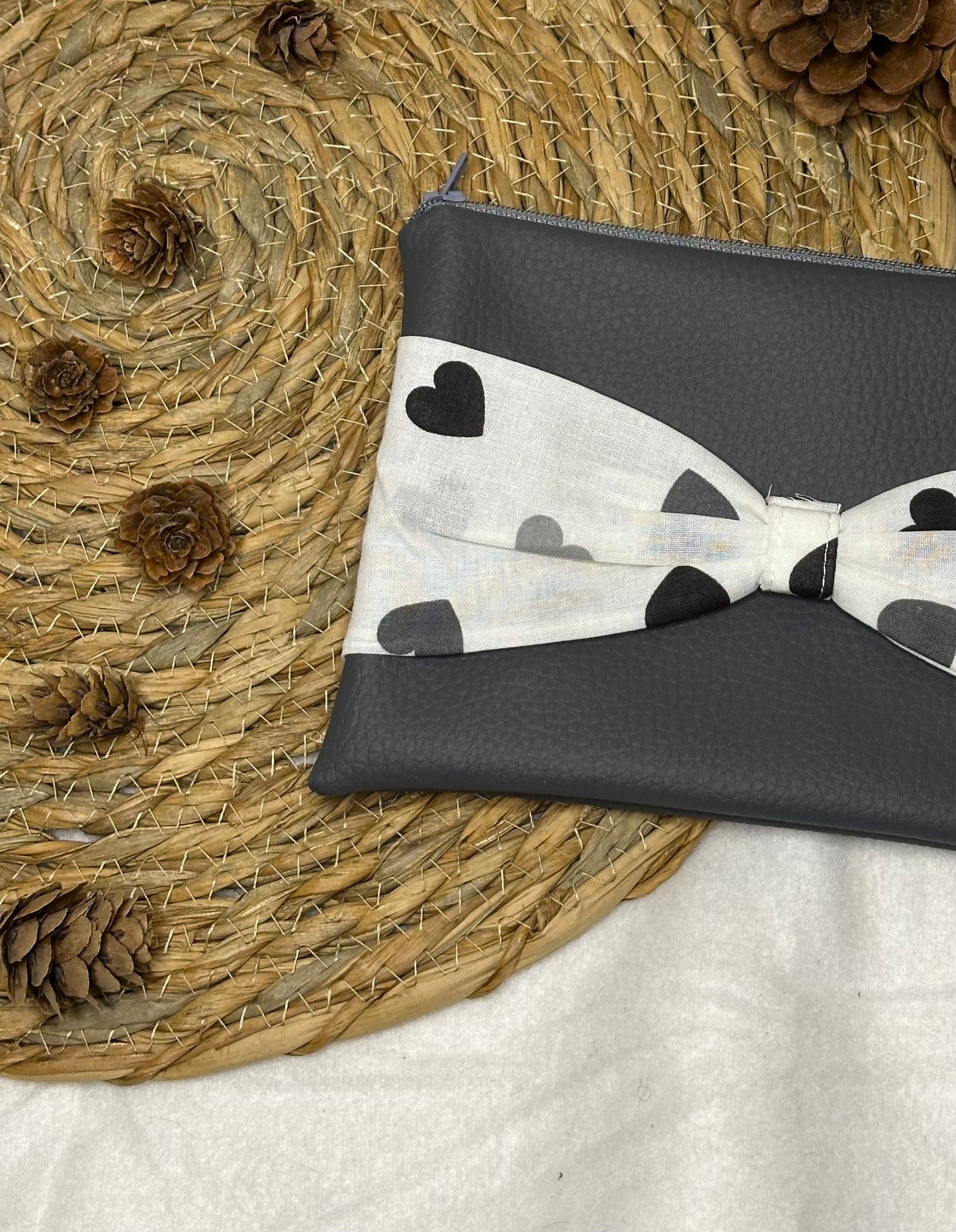 Trousse Anastasia - « Coeur » Grise