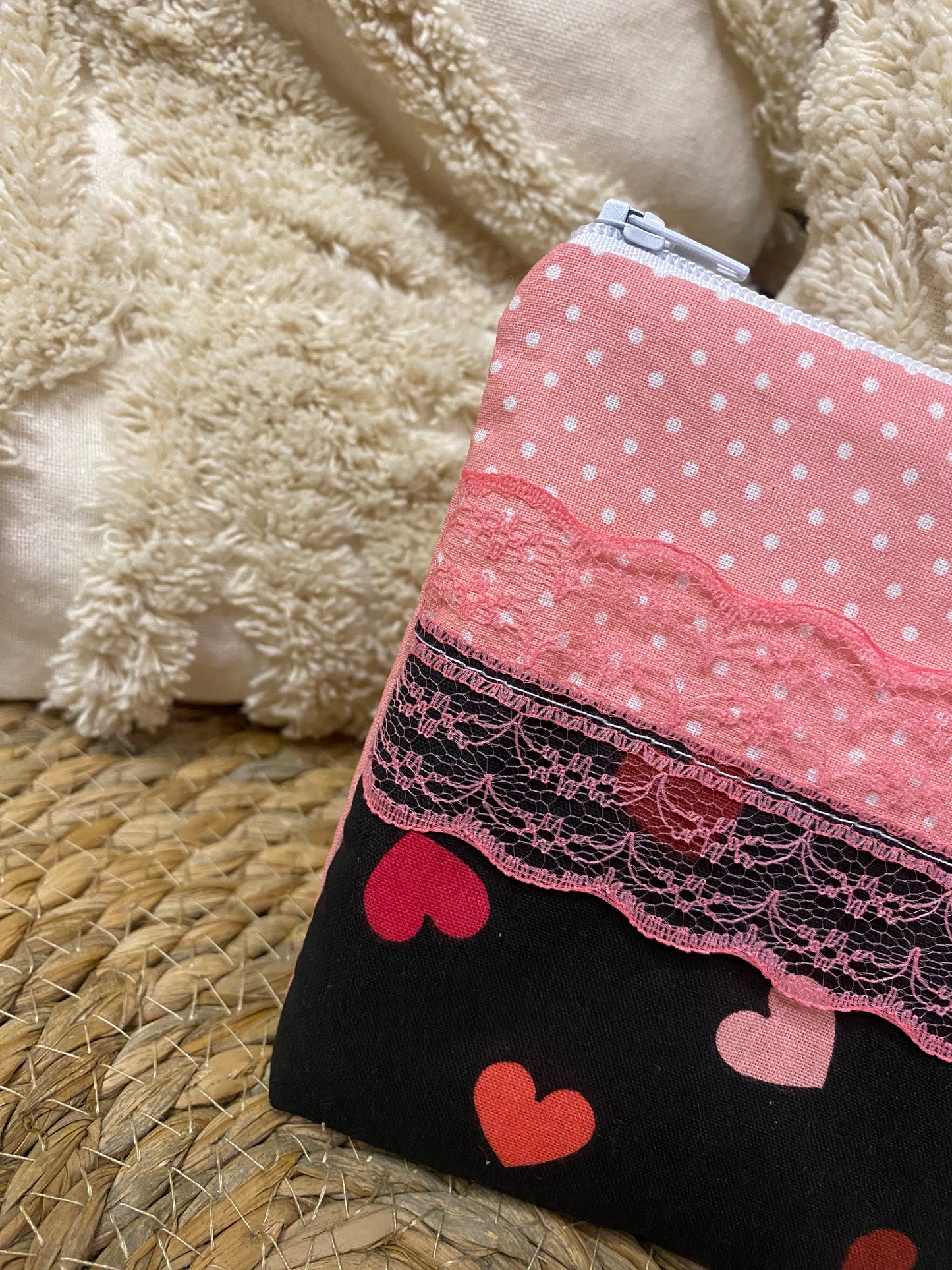 Trousse Ivana - « Coeurs » Rose et Noire