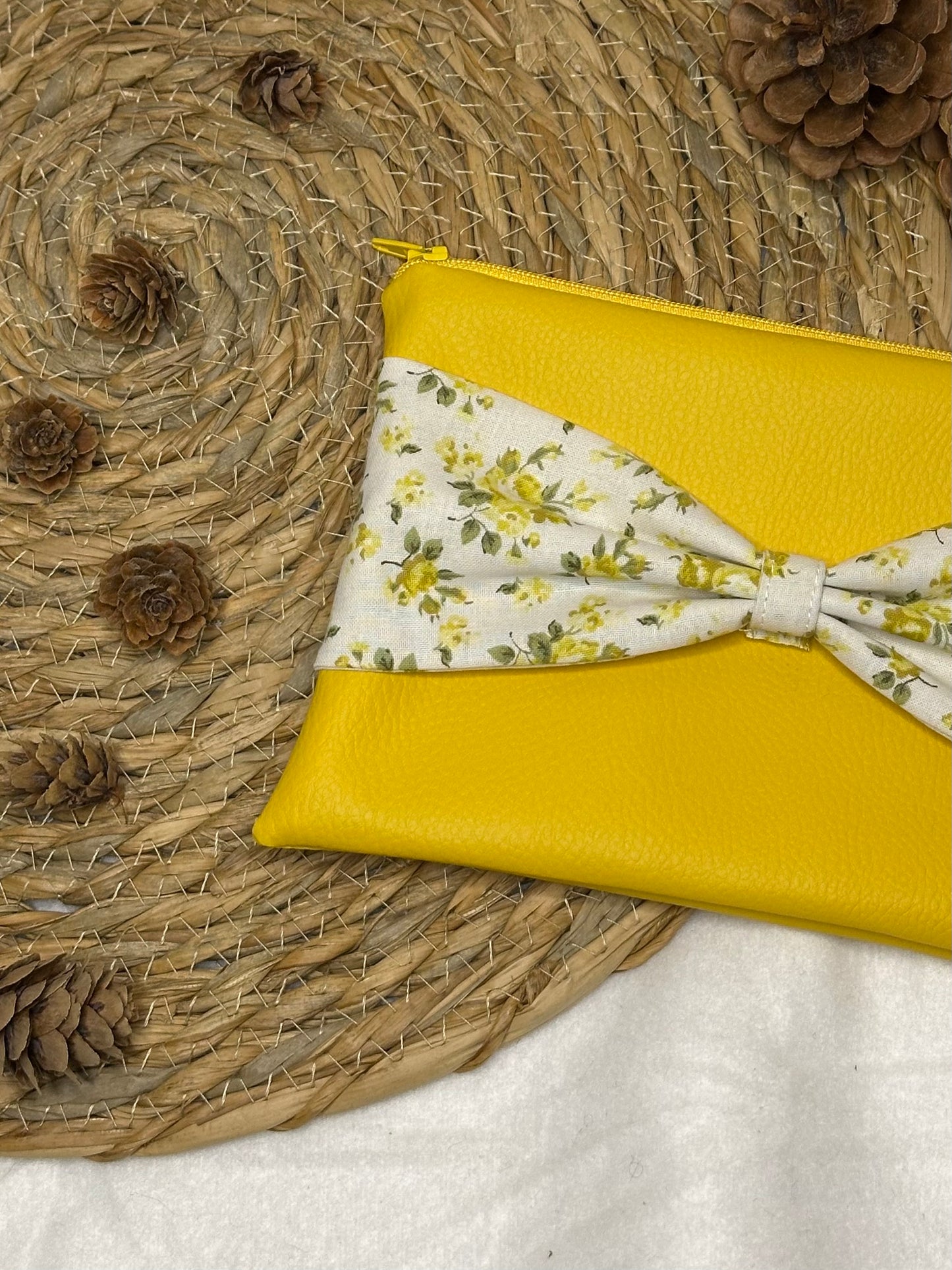 Trousse Anastasia - « Fleurs » Moutarde