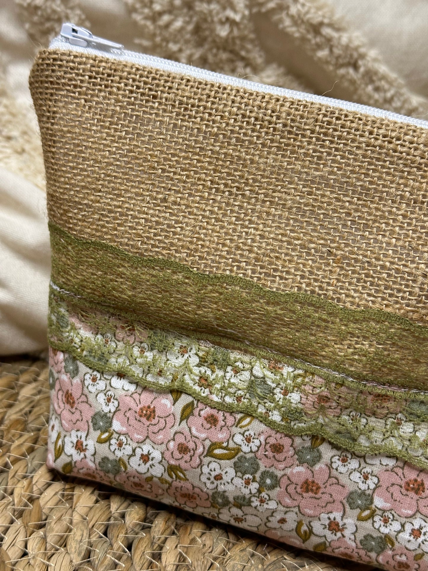 Trousse Bella - « Fleurs » Verte et Rose