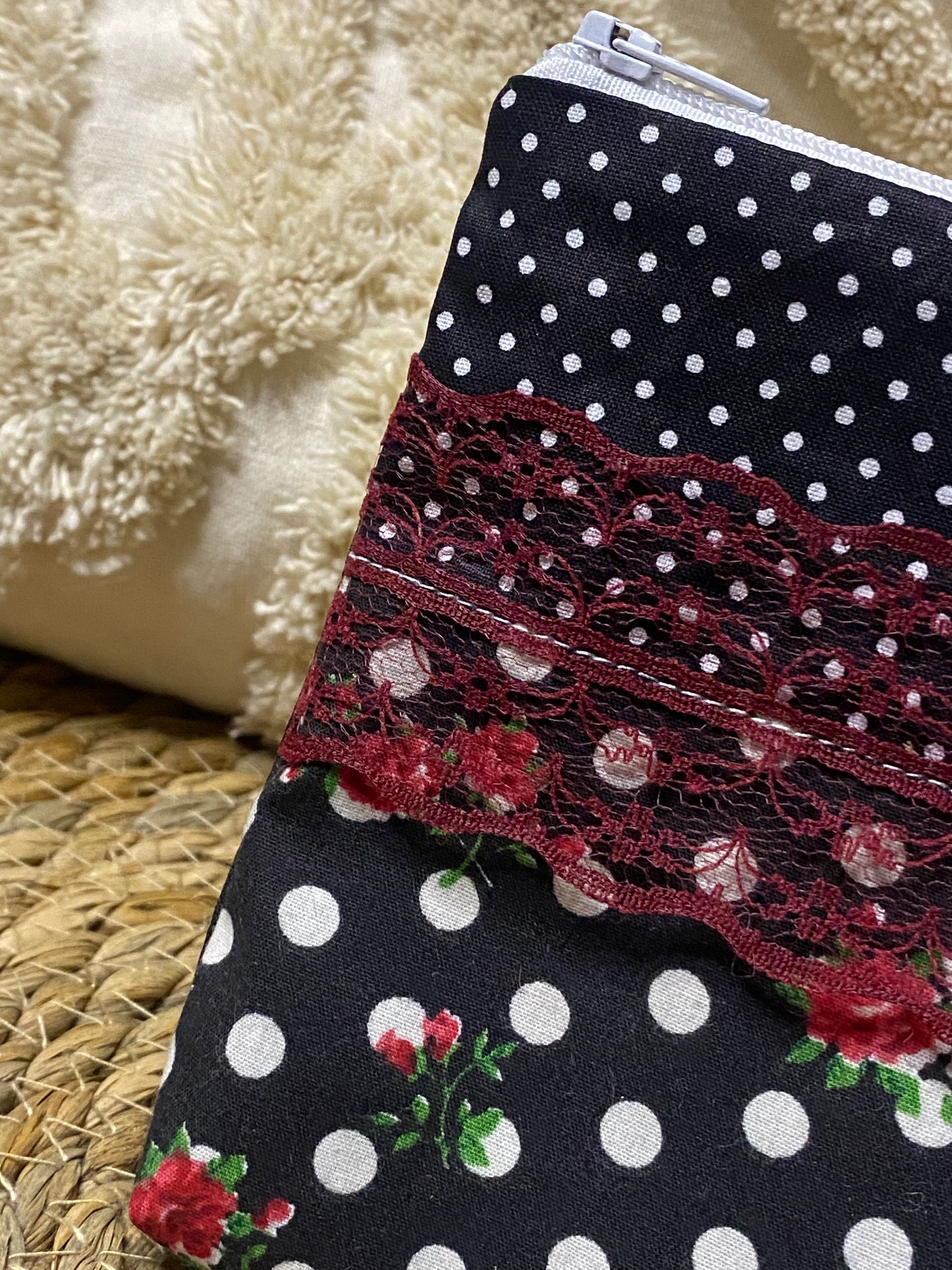 Trousse Ivana - « Fleurs » Noire et Rouge