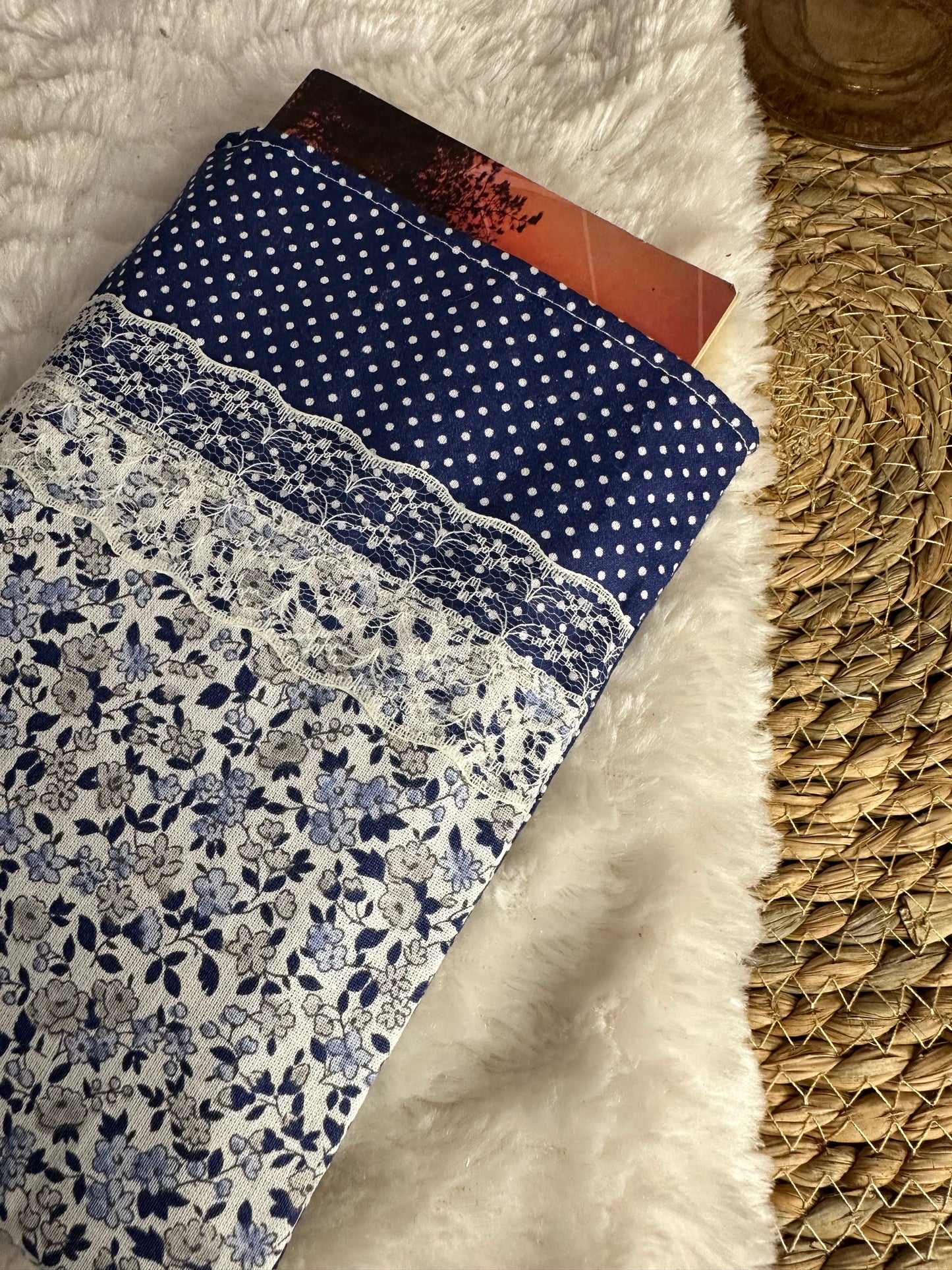 Pochette à livre Adrianna - « Fleurs » Bleue