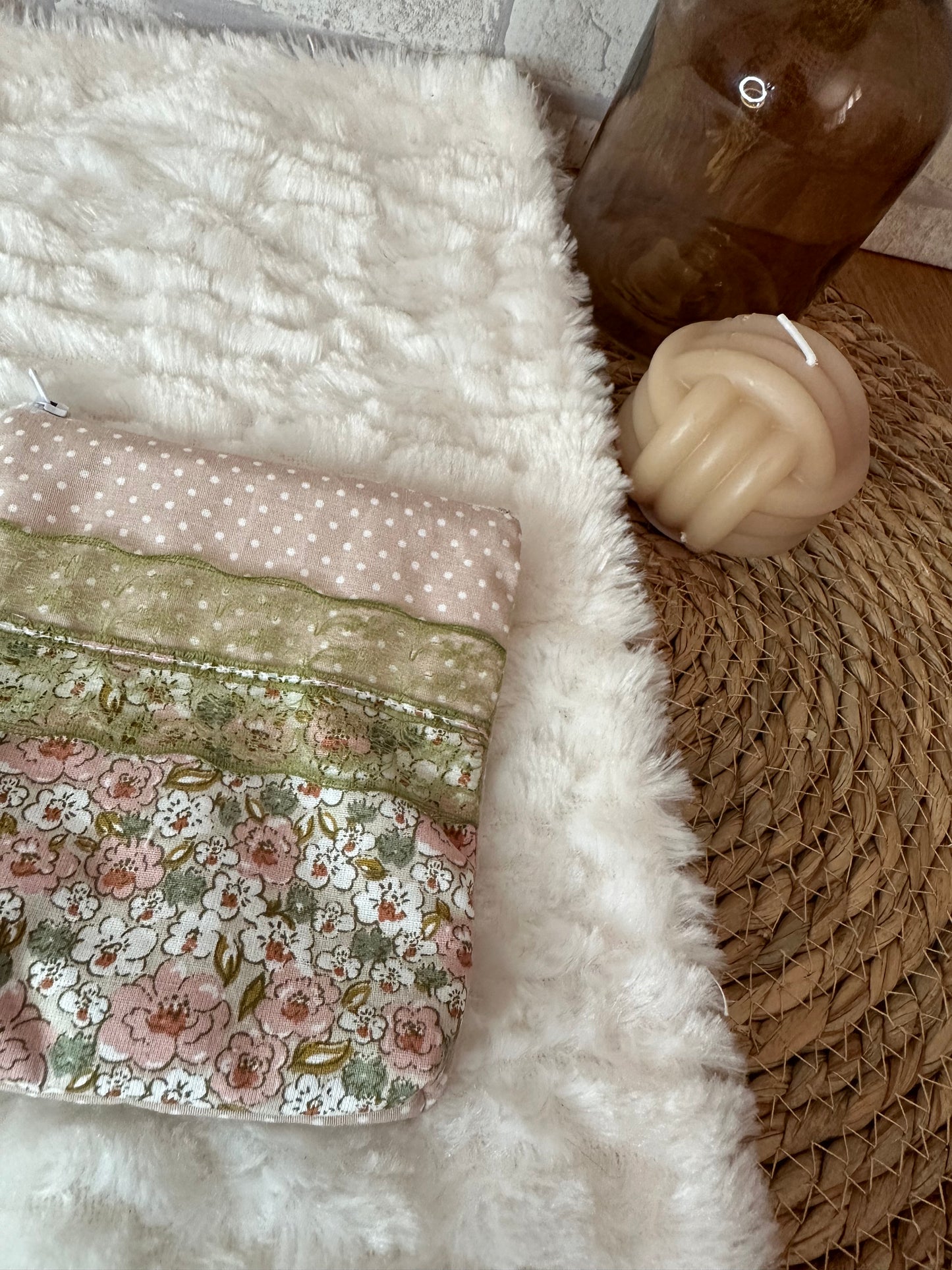 Trousse Ivana - « Fleurs » Beige