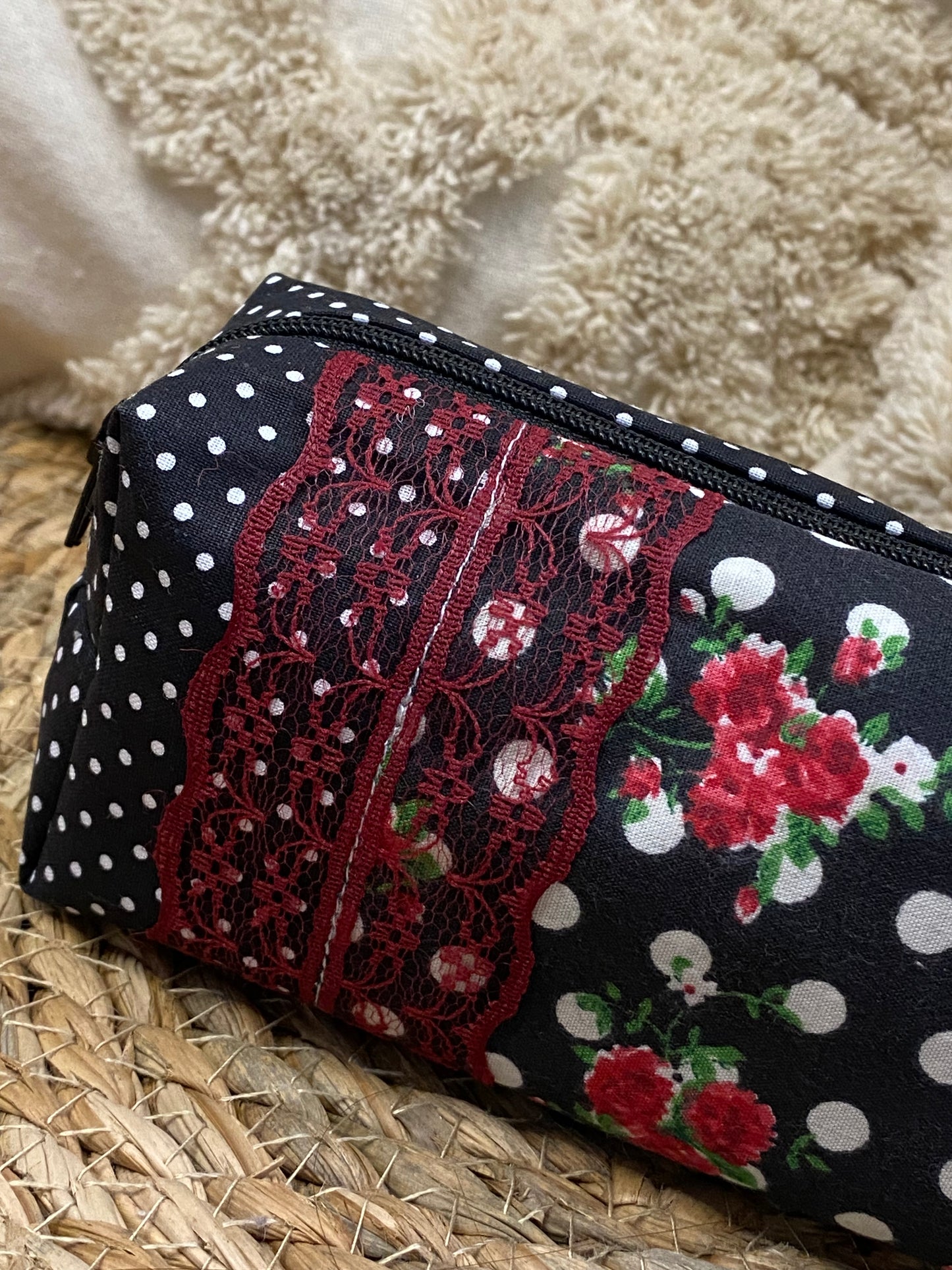 Trousse Serena - « Fleurs » Noire et Rouge
