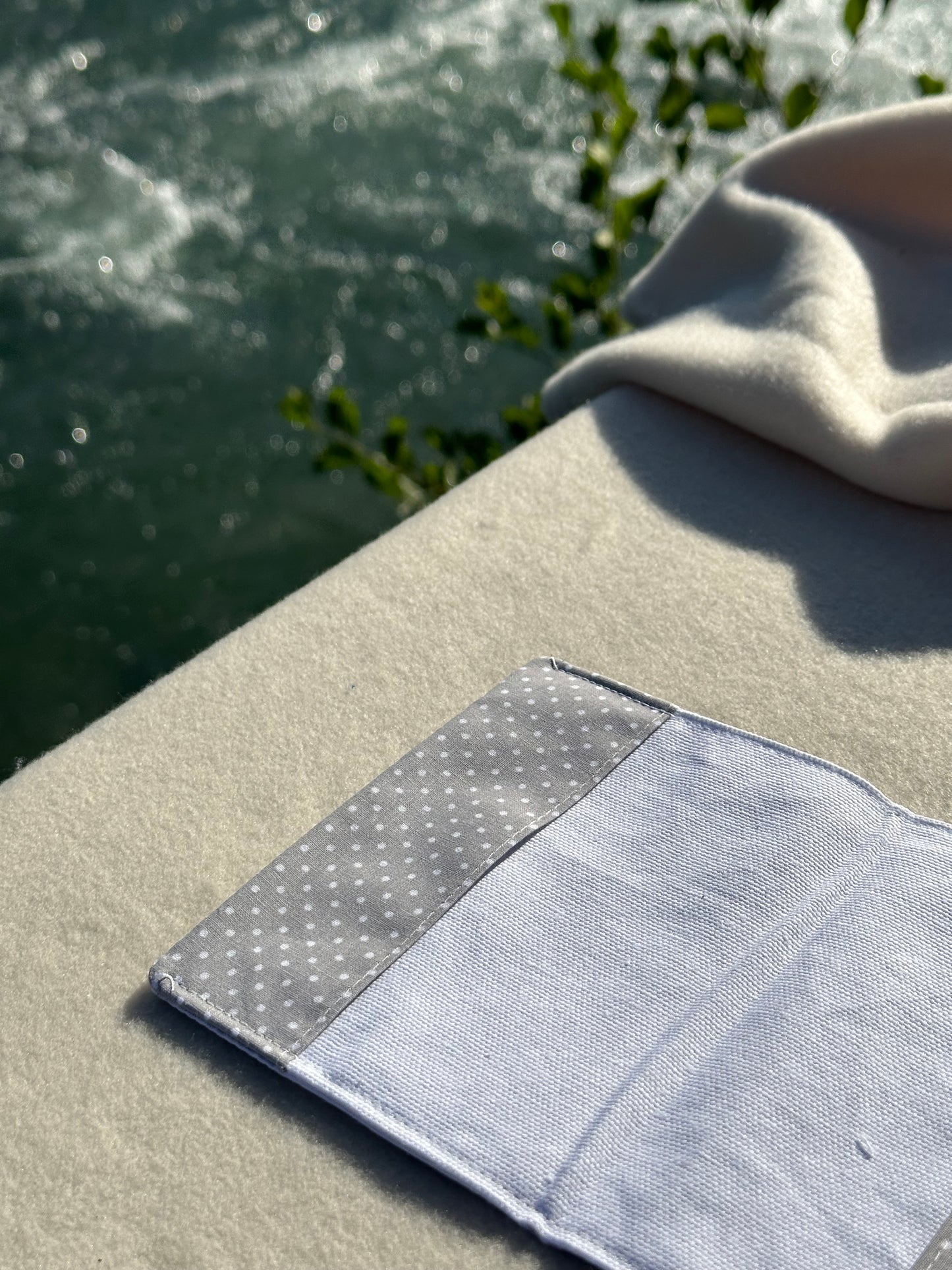 Protège passeport Milena - « Coeurs » Gris