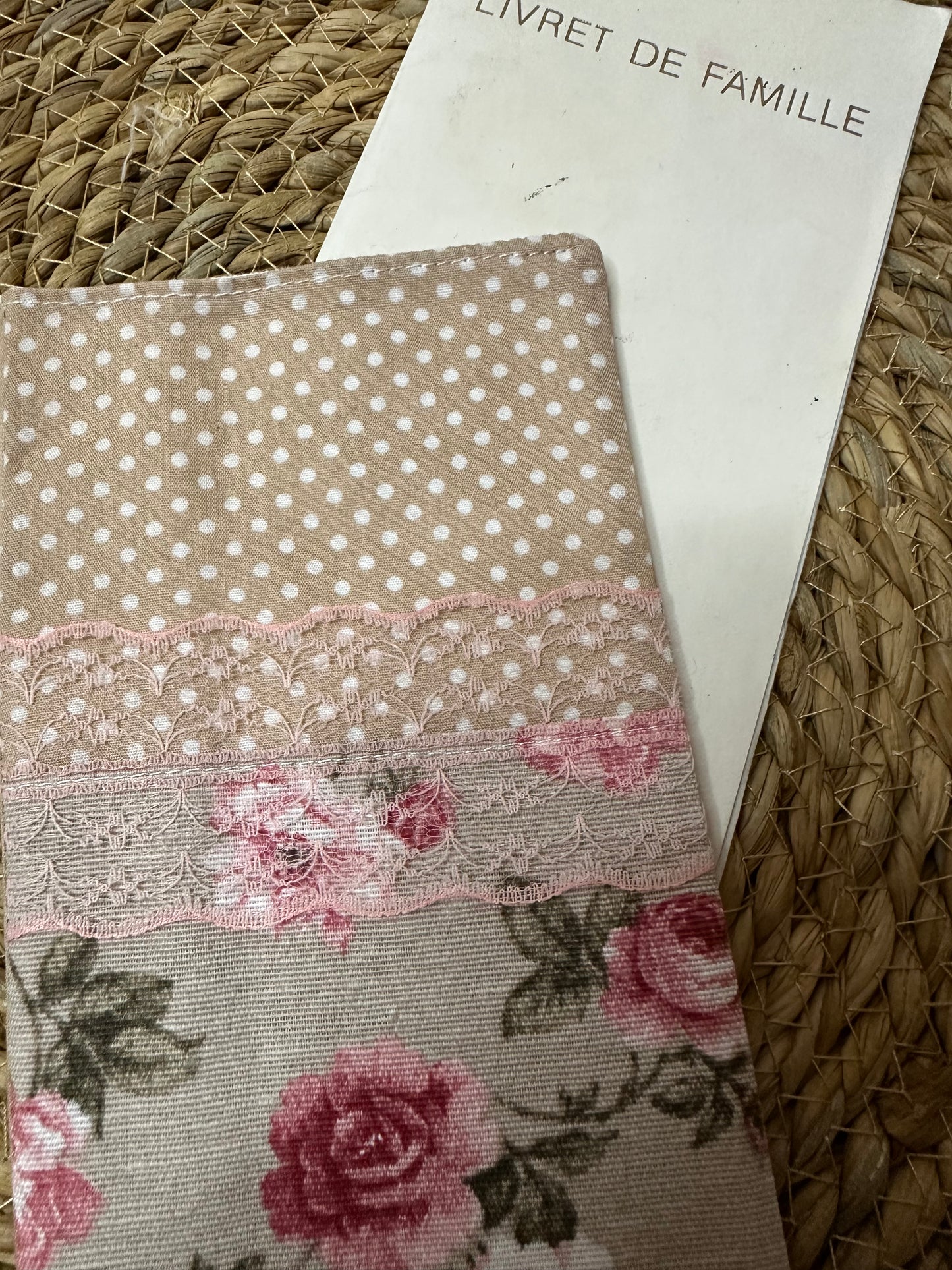 Protège livret de famille Victoria - « Fleurs » Beige et Rose