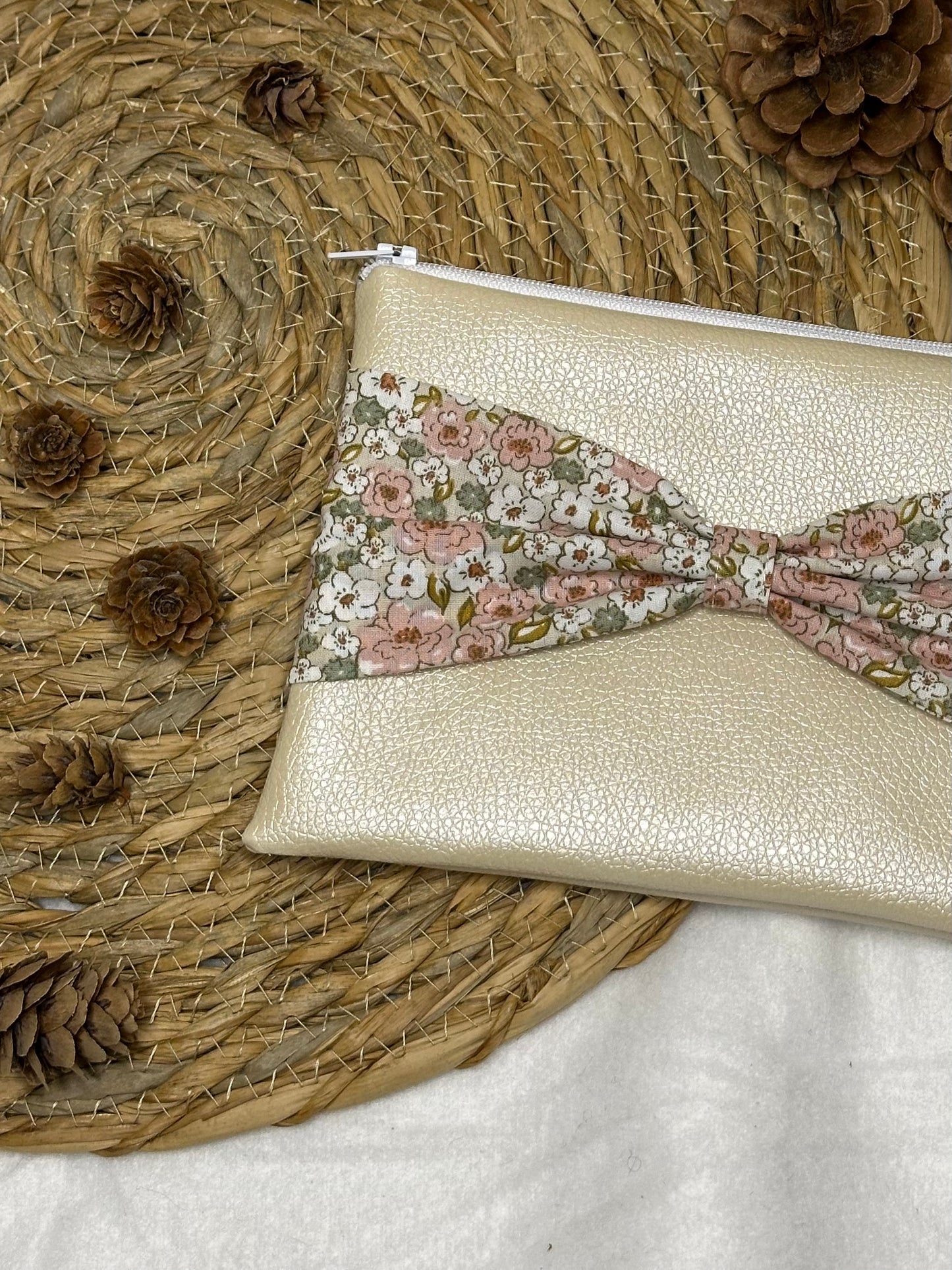 Trousse Anastasia - « Fleurs » Beige