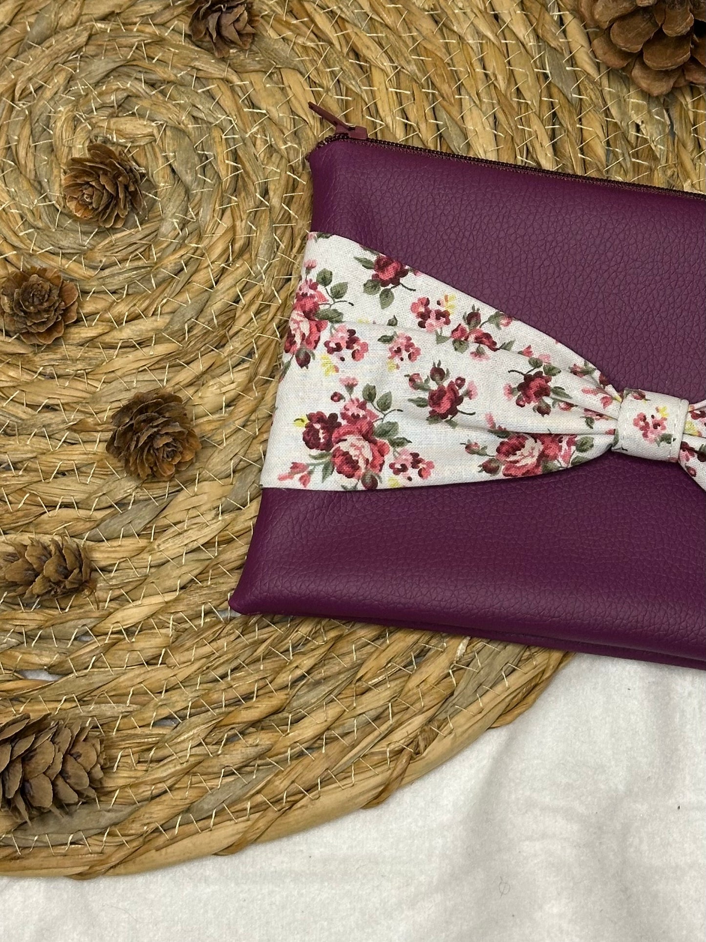 Trousse Anastasia - « Fleurs » Prune