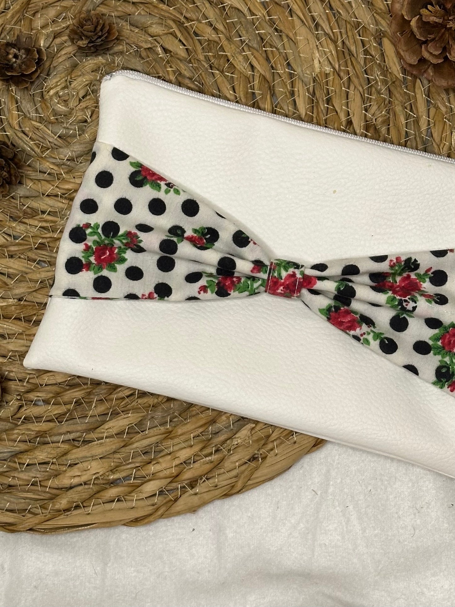 Trousse Anastasia - « Fleurs » Blanche