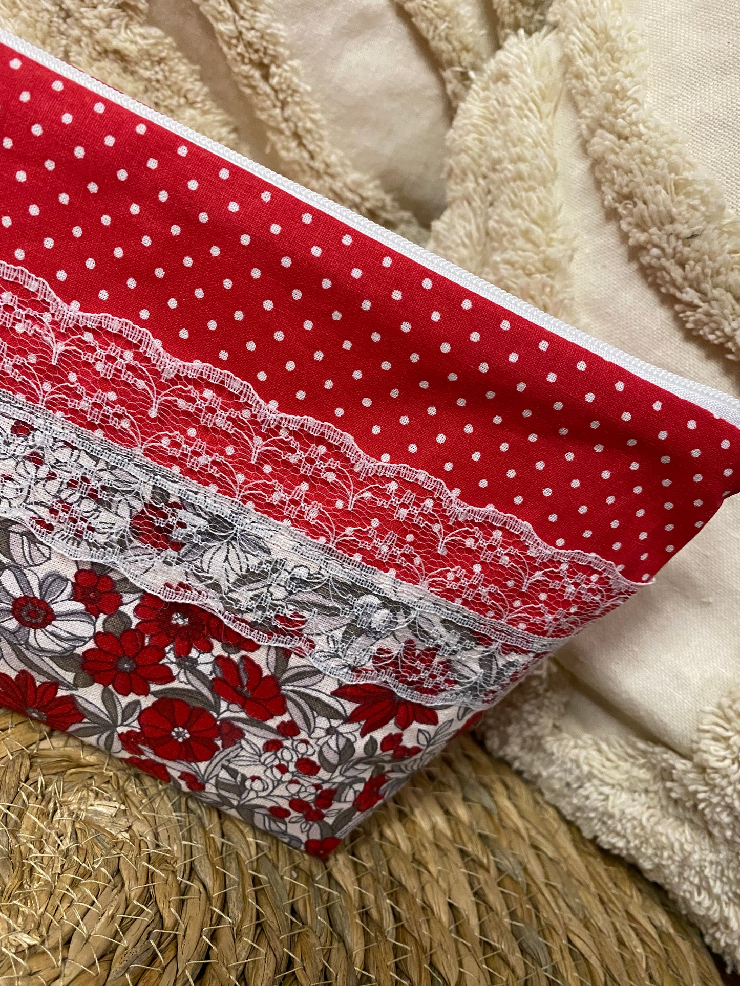 Trousse Amélia - « Fleurs » Grise et Rouge