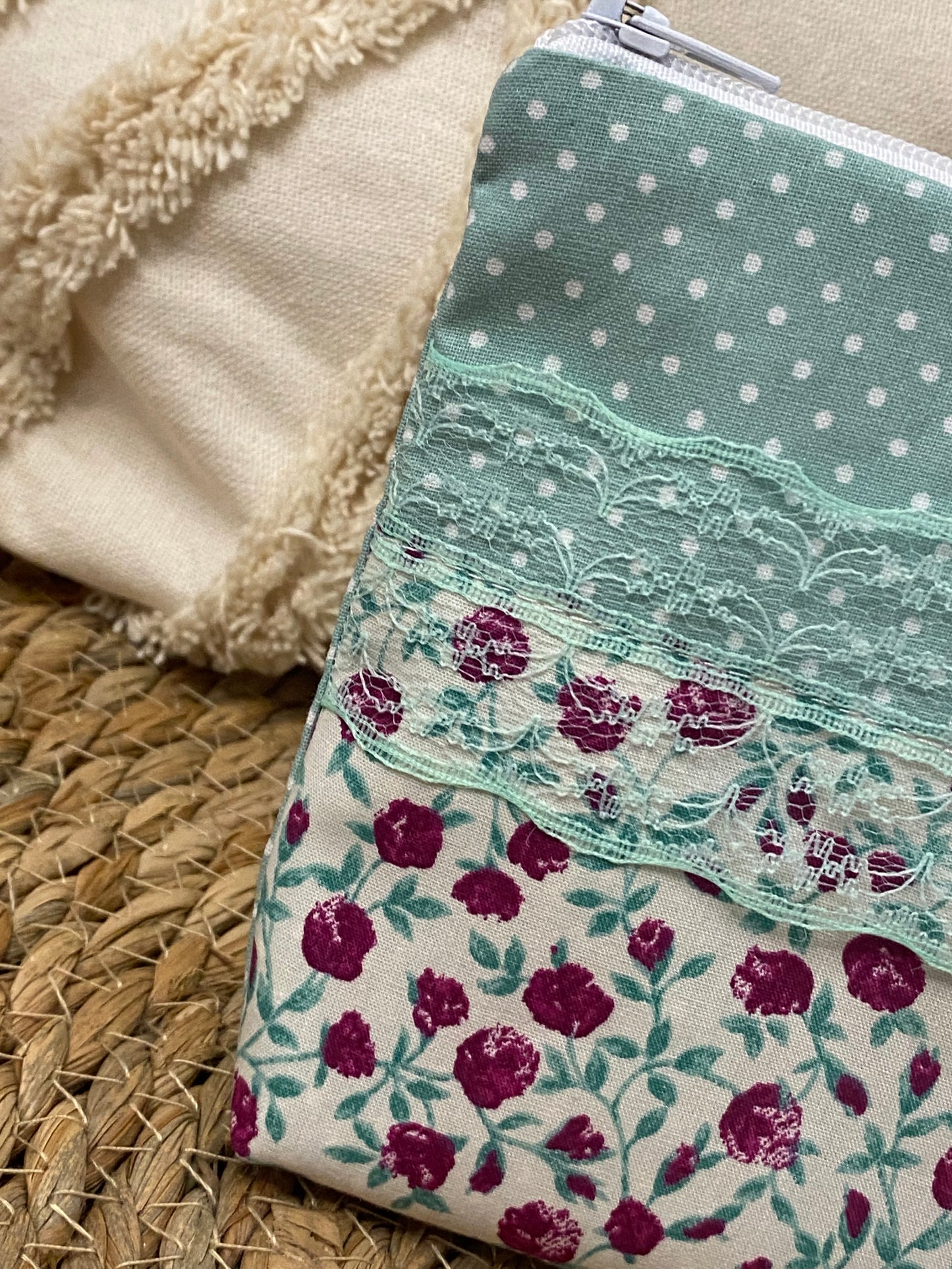 Trousse Ivana - « Fleurs » Vert menthe