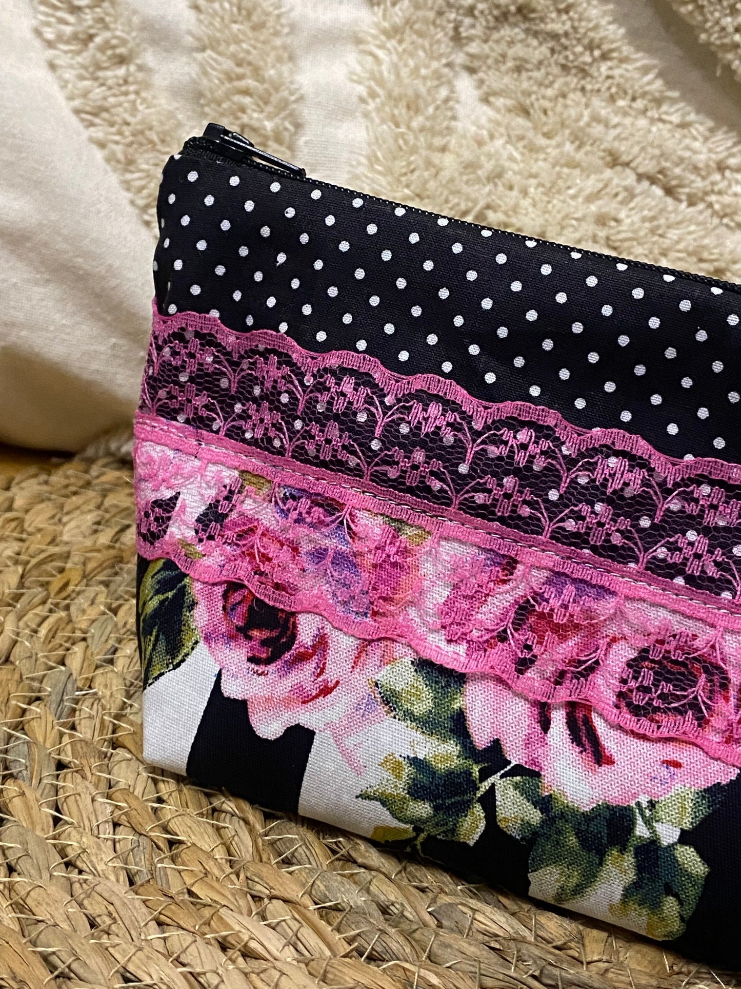 Trousse Virginia - « Fleurs » Noire et Rose