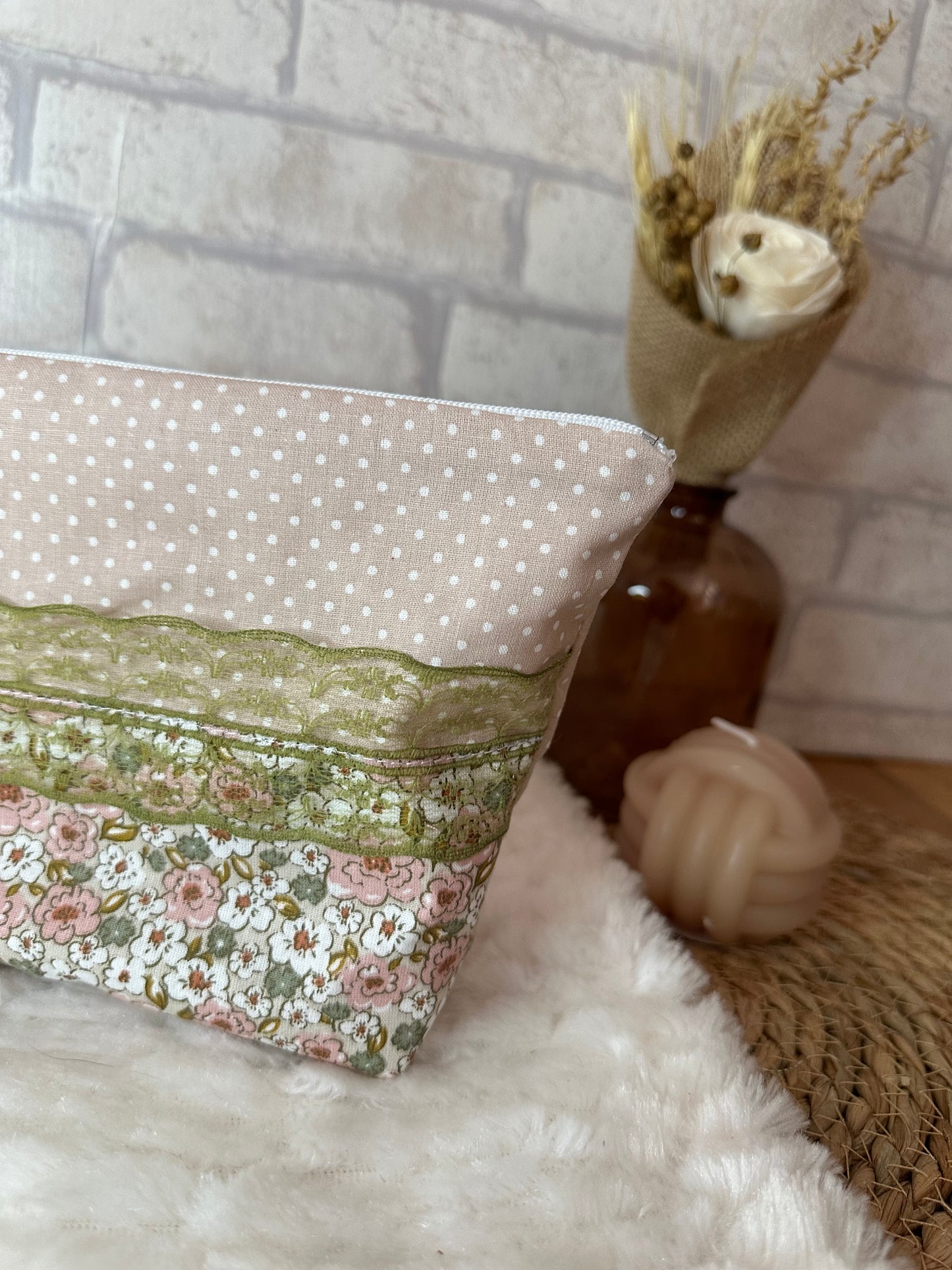 Trousse Amélia - « Fleurs » Beige