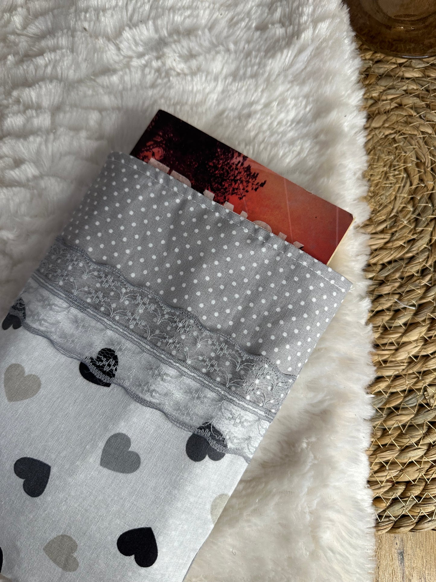 Pochette à livre Adrianna - « Coeurs » Grise