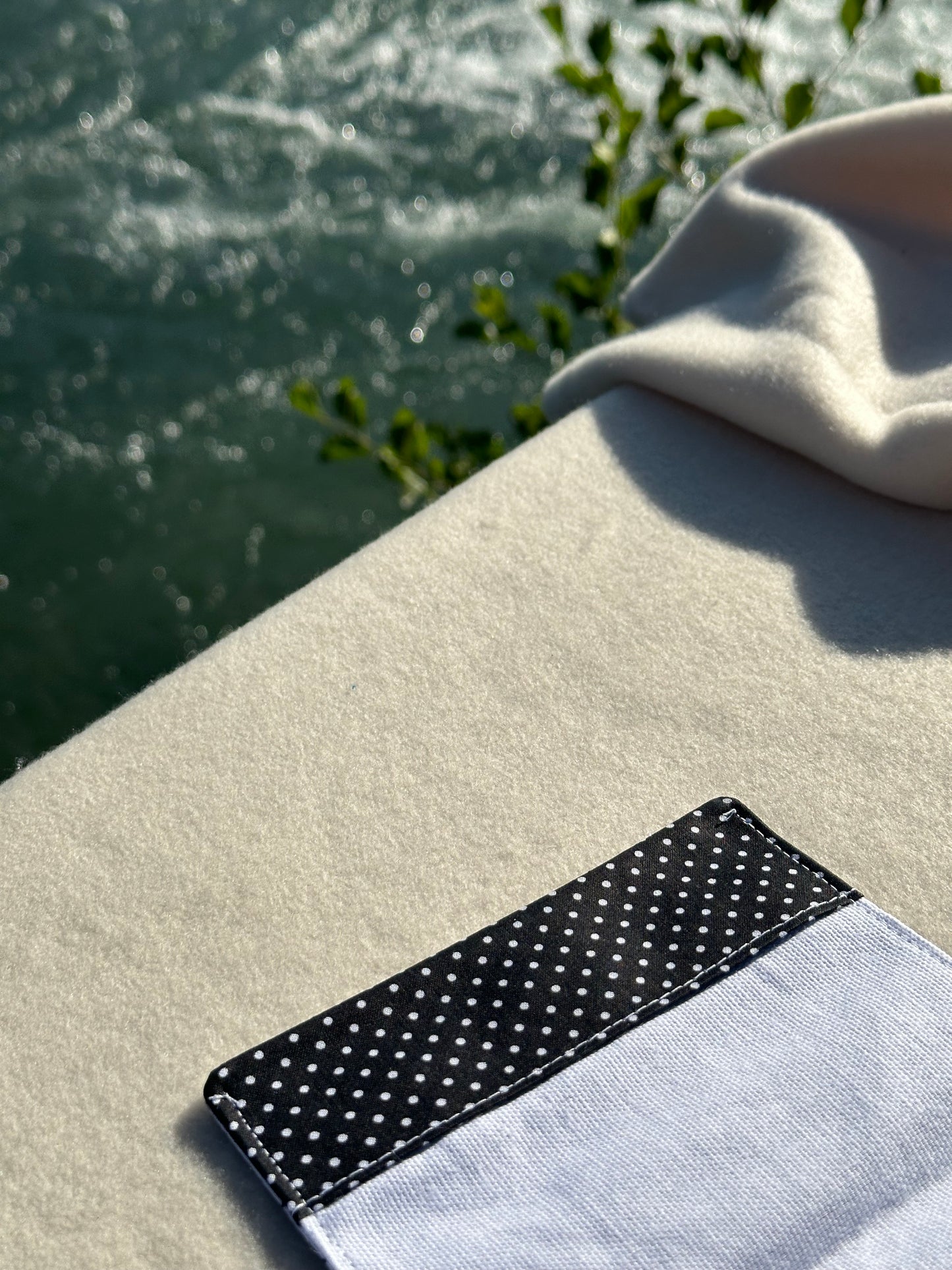 Protège passeport Milena - « Fleurs » Noir