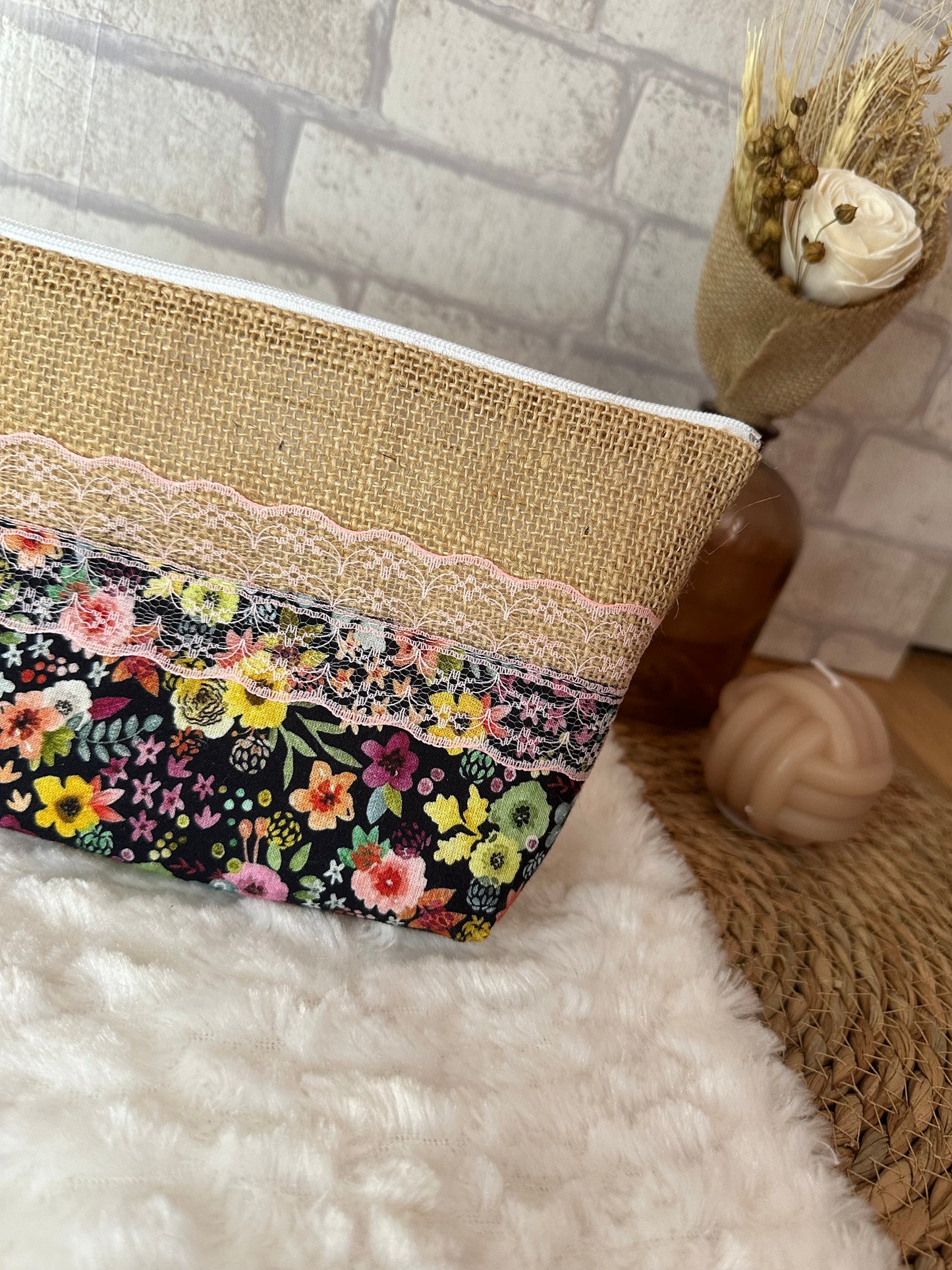 Trousse Bella - « Fleurs » Noire et Multicolore