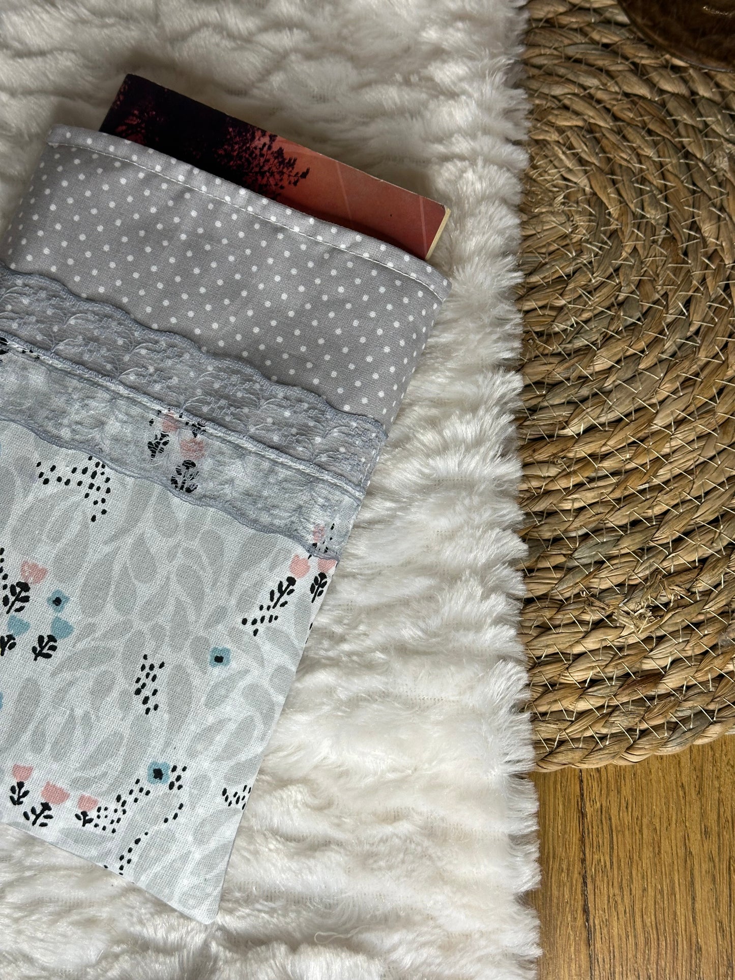 Pochette à livre Adrianna - « Fleurs » Grise