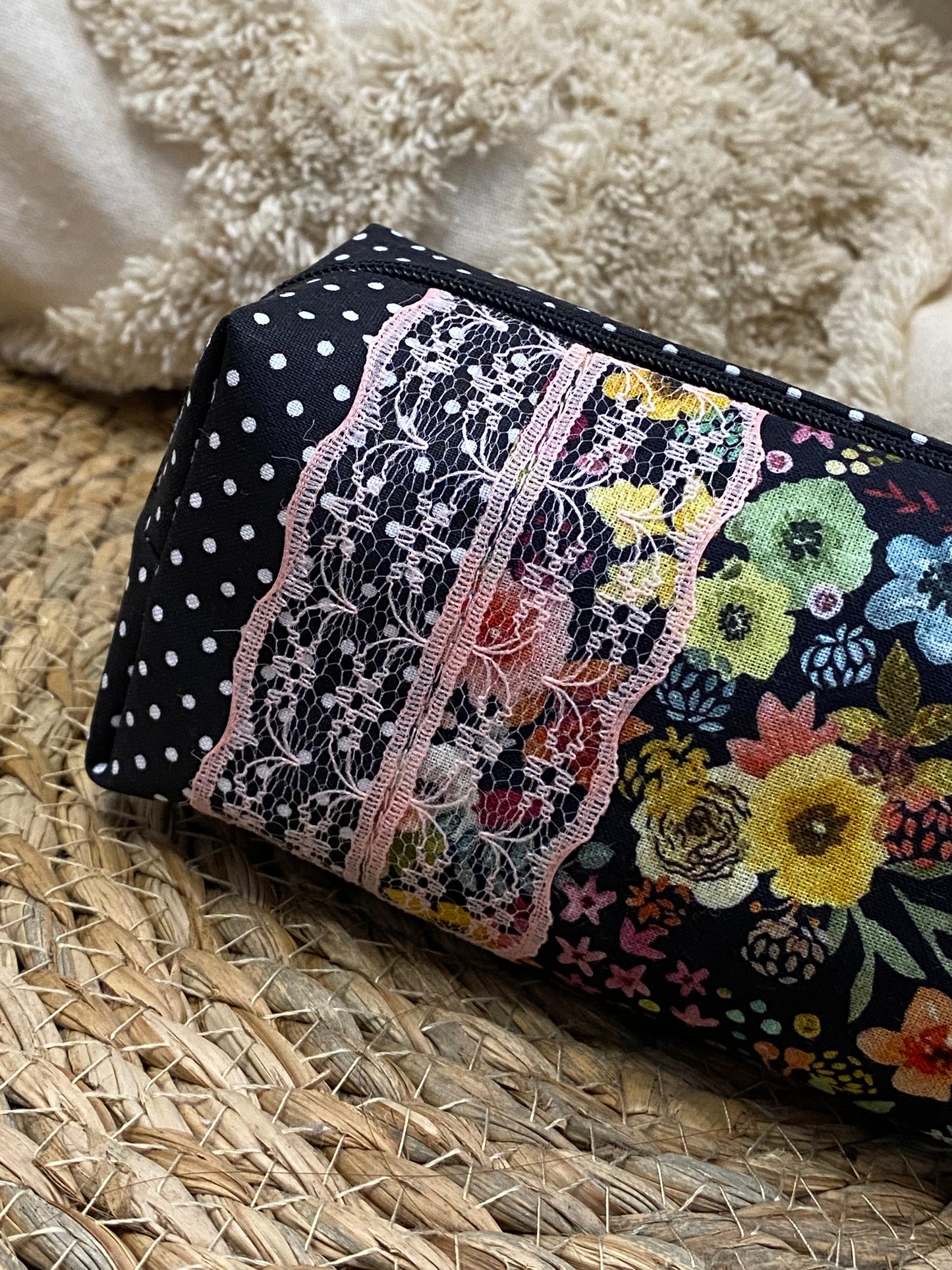 Trousse Serena - « Fleurs » Noire et Multicolore