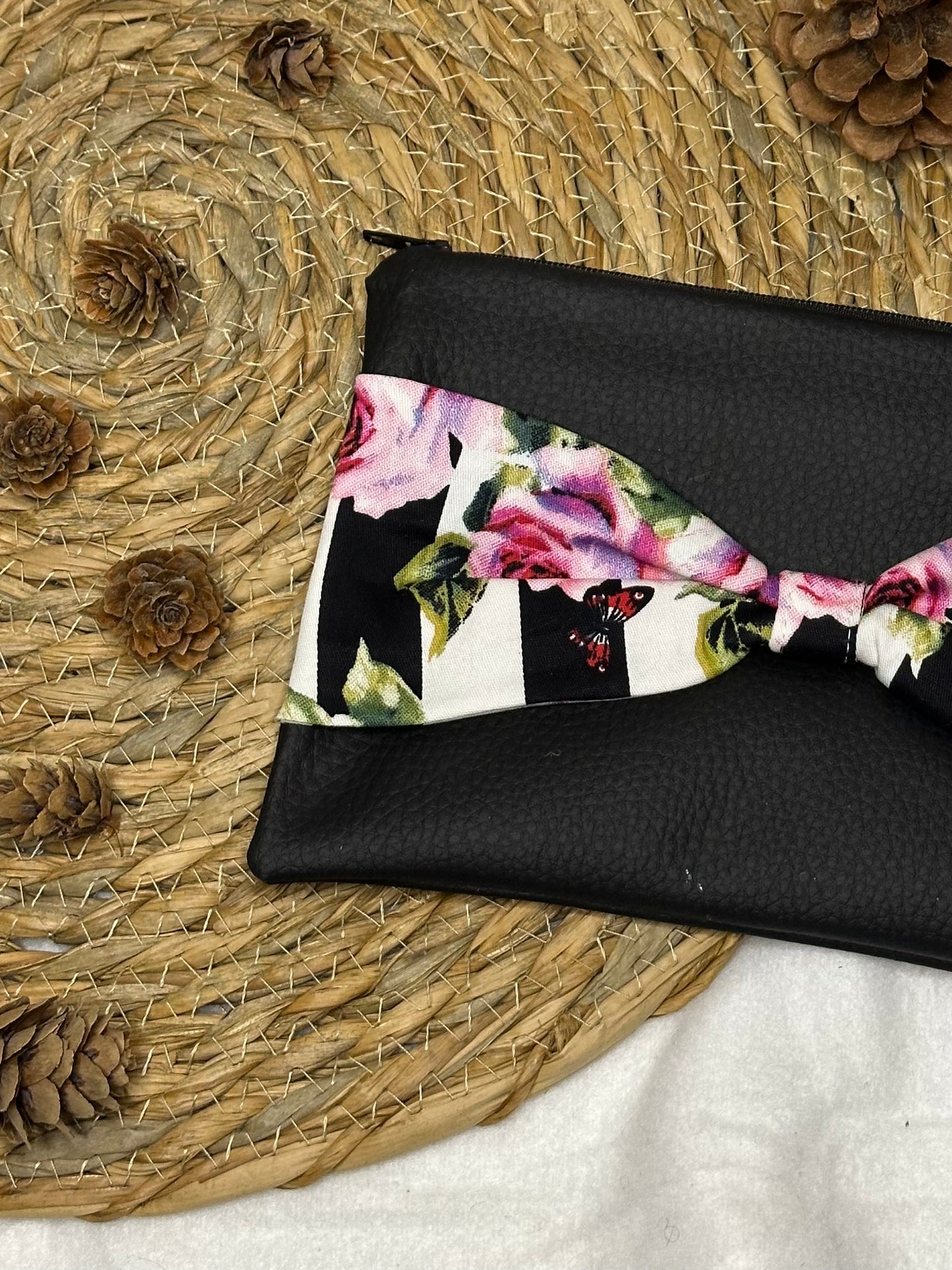 Trousse Anastasia - « Fleurs » Noire