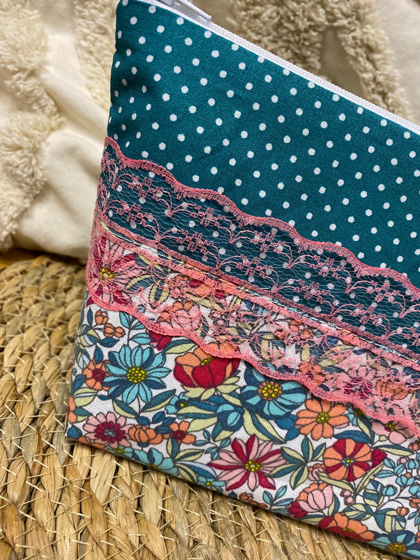 Trousse Amélia - « Fleurs » Bleue et Rose