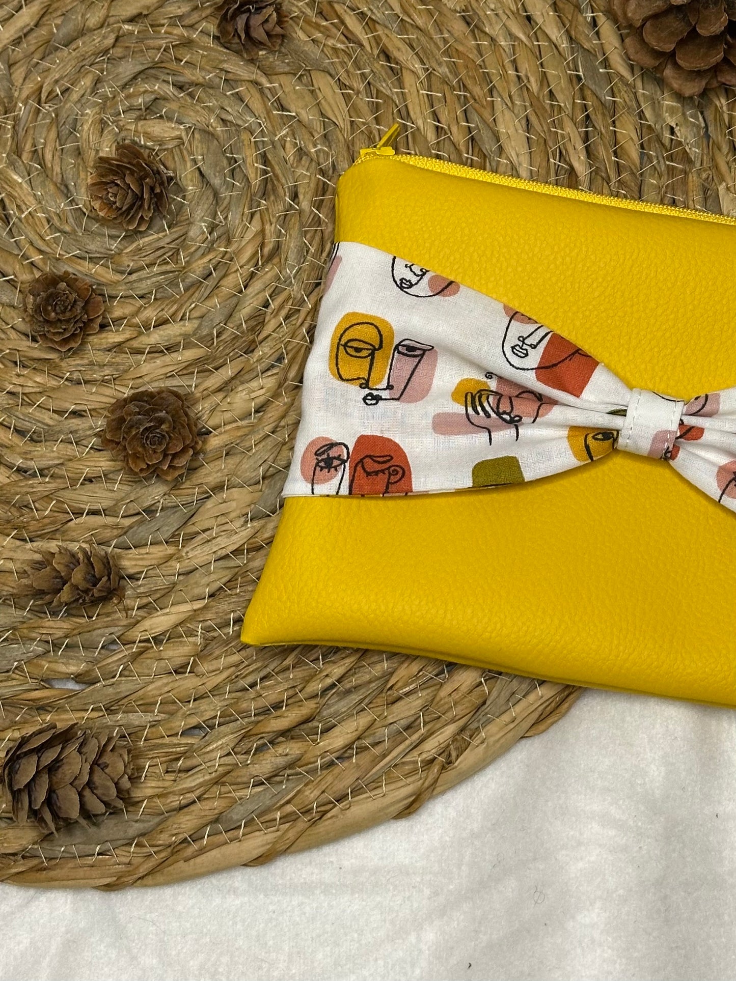 Trousse Anastasia - « Graphique » Moutarde