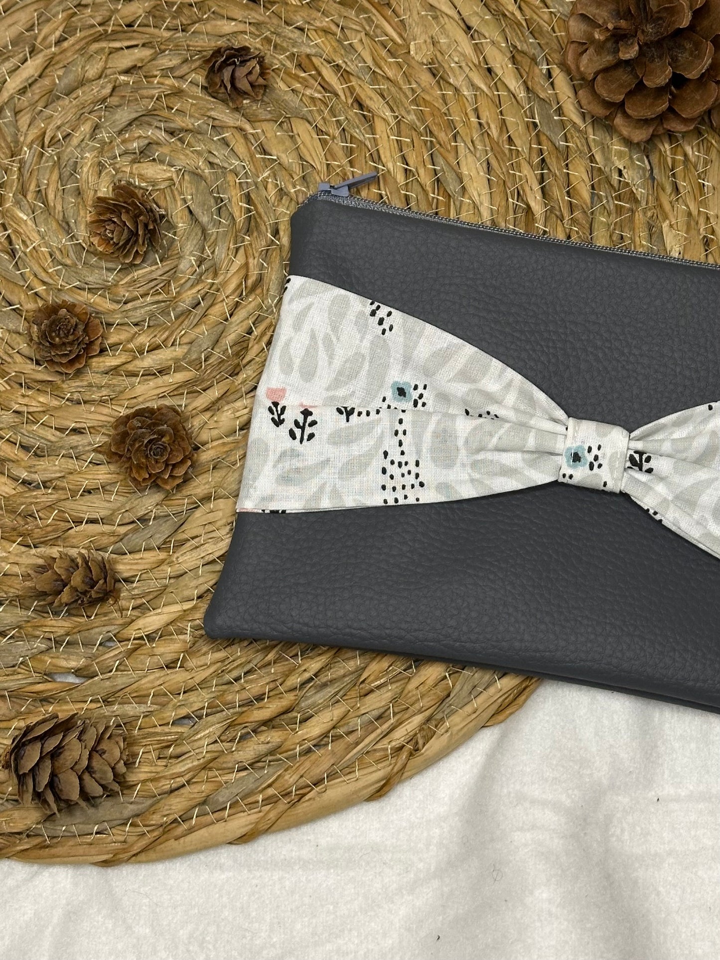 Trousse Anastasia - « Plantes » Grise