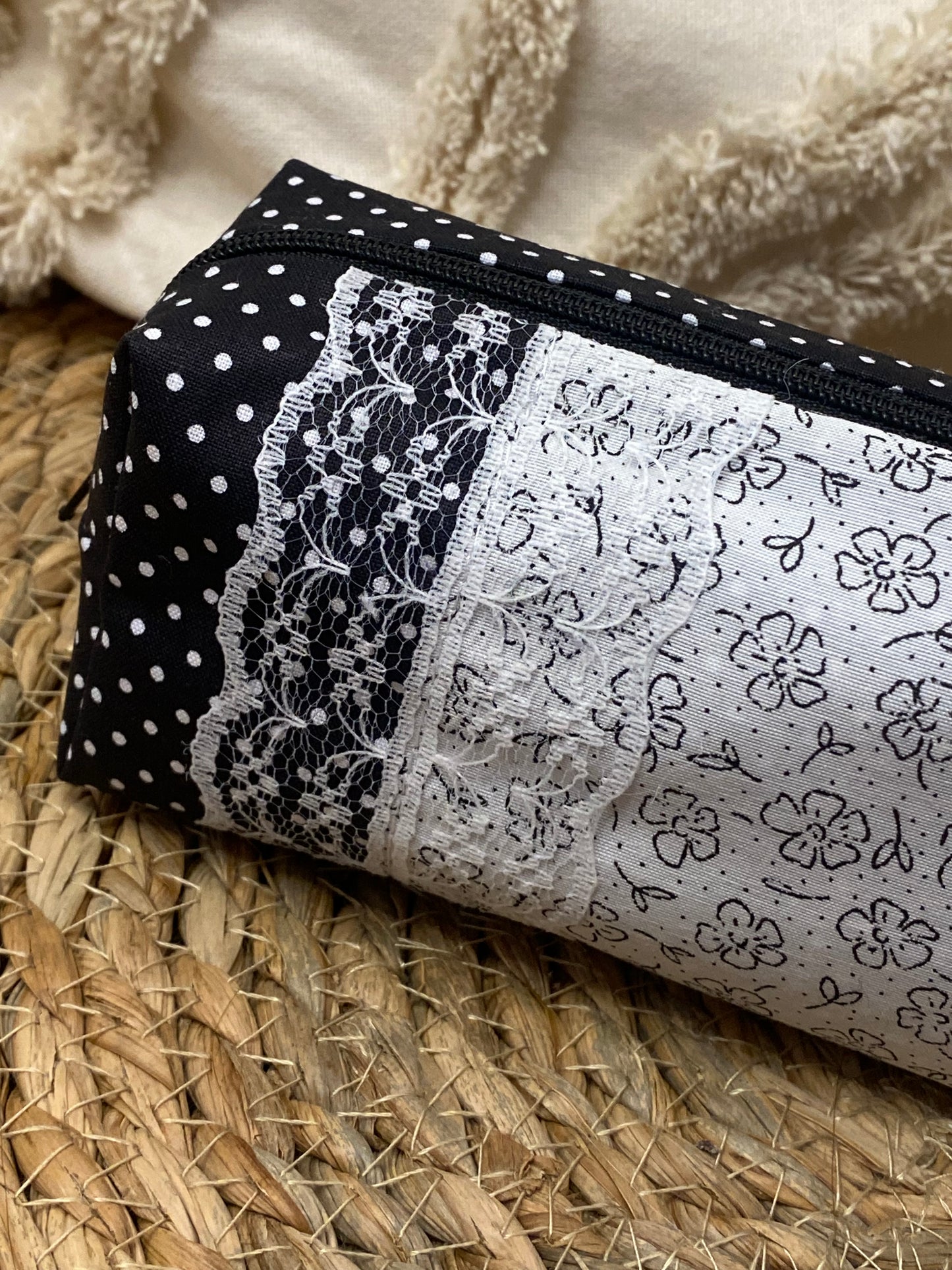 Trousse Serena - « Fleurs » Noire