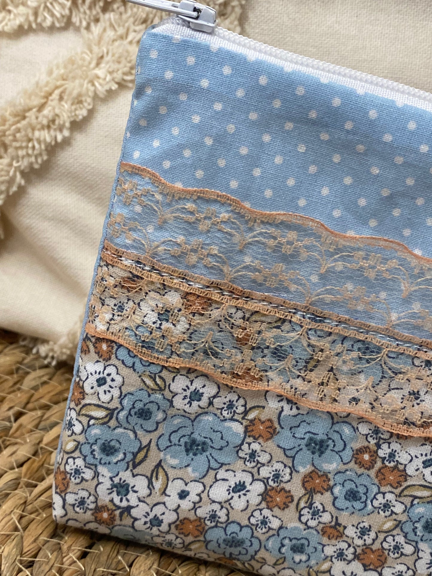 Trousse Ivana - « Fleurs » Bleu ciel et Orange