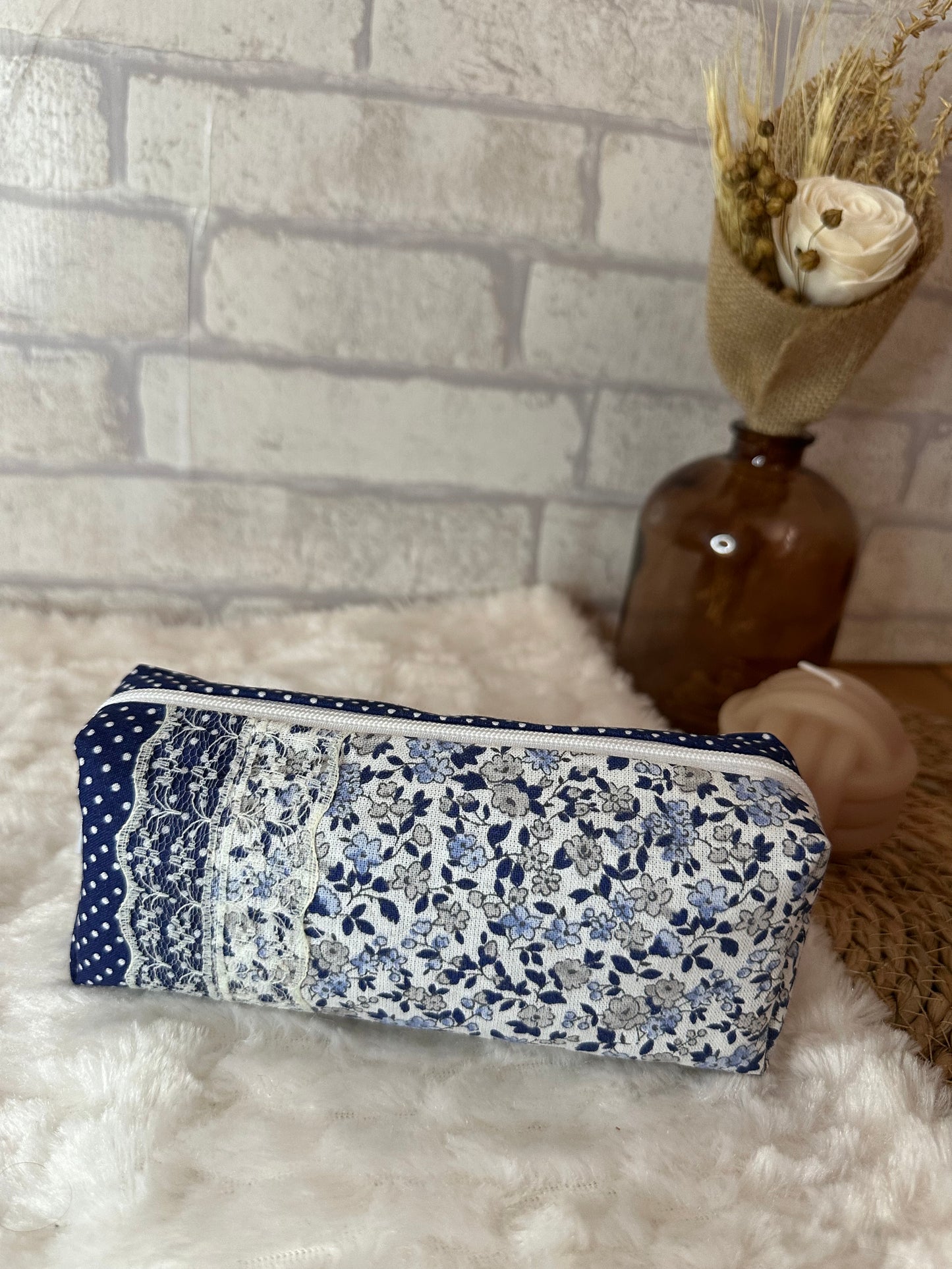 Trousse Serena - « Fleurs » Bleu marine