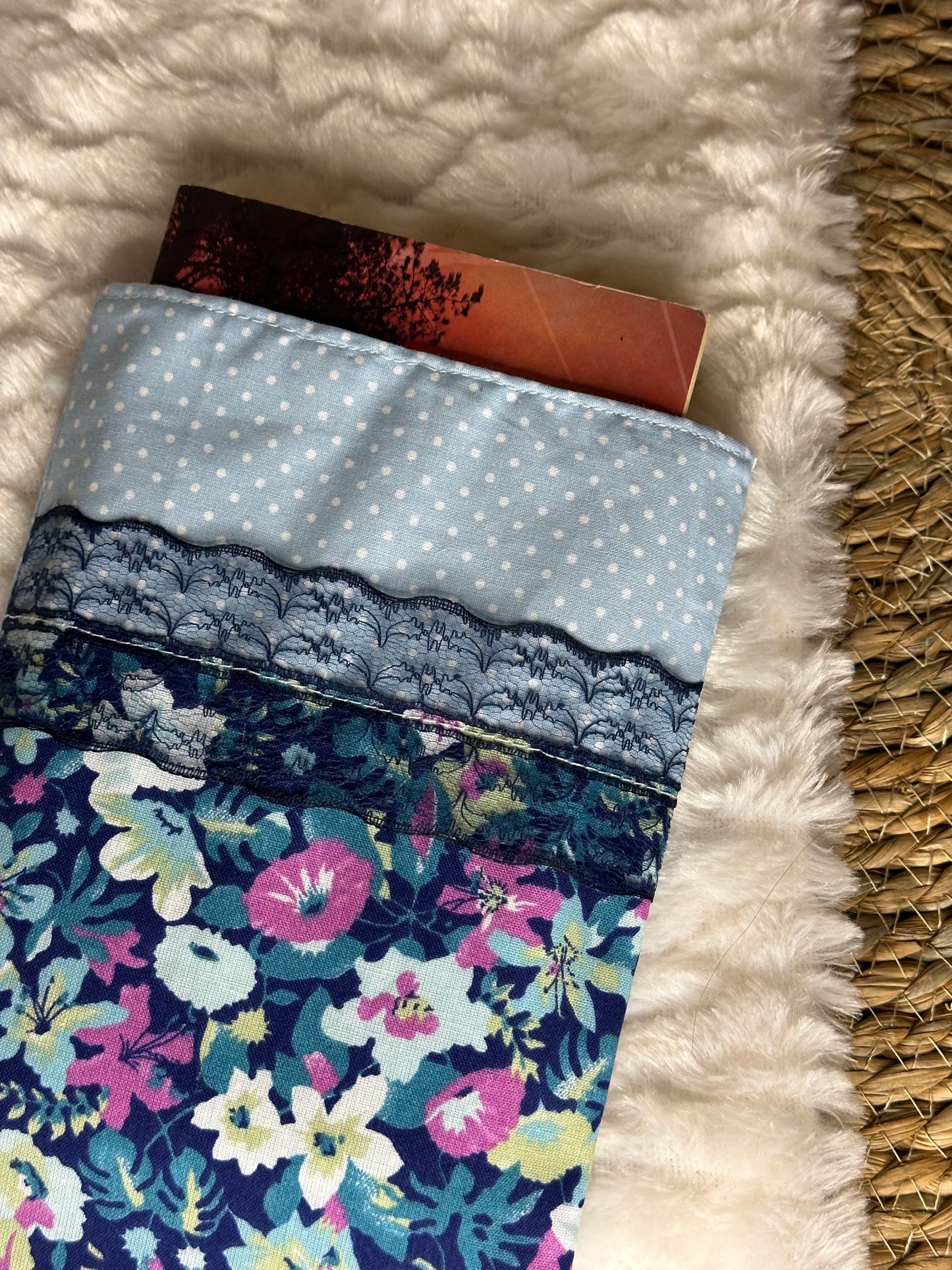 Pochette à livre Adrianna - « Fleurs » Bleue