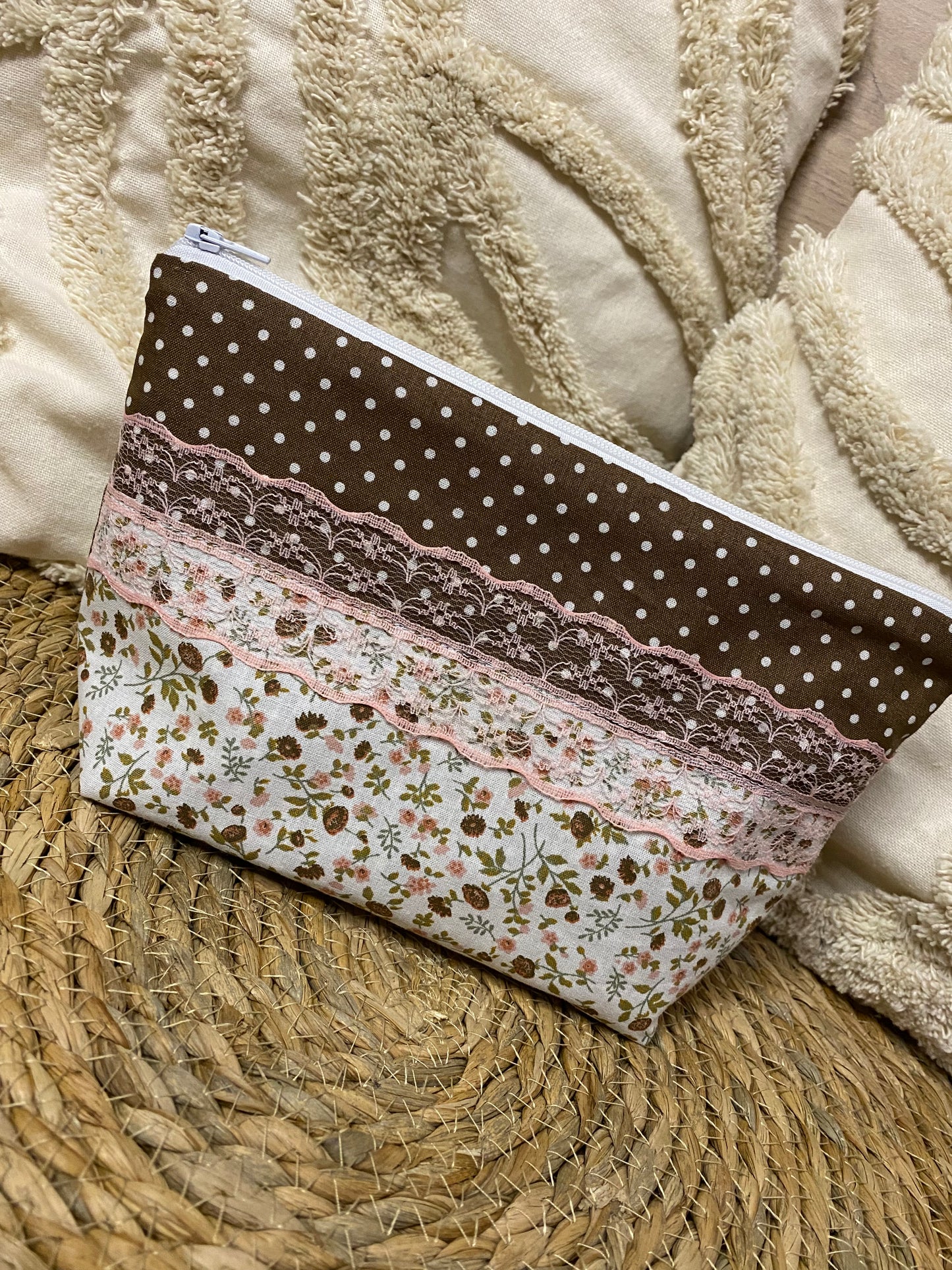 Trousse Amélia - « Fleurs » Marron et Rose