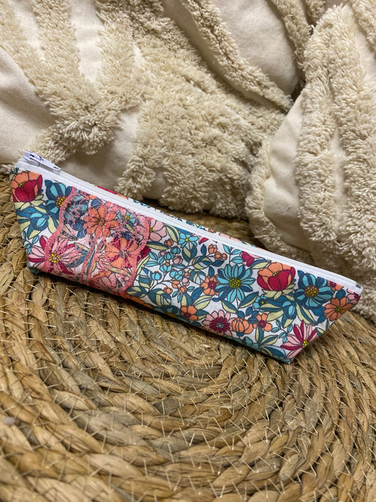 Trousse Olivia - « Fleurs » Bleue et Rose