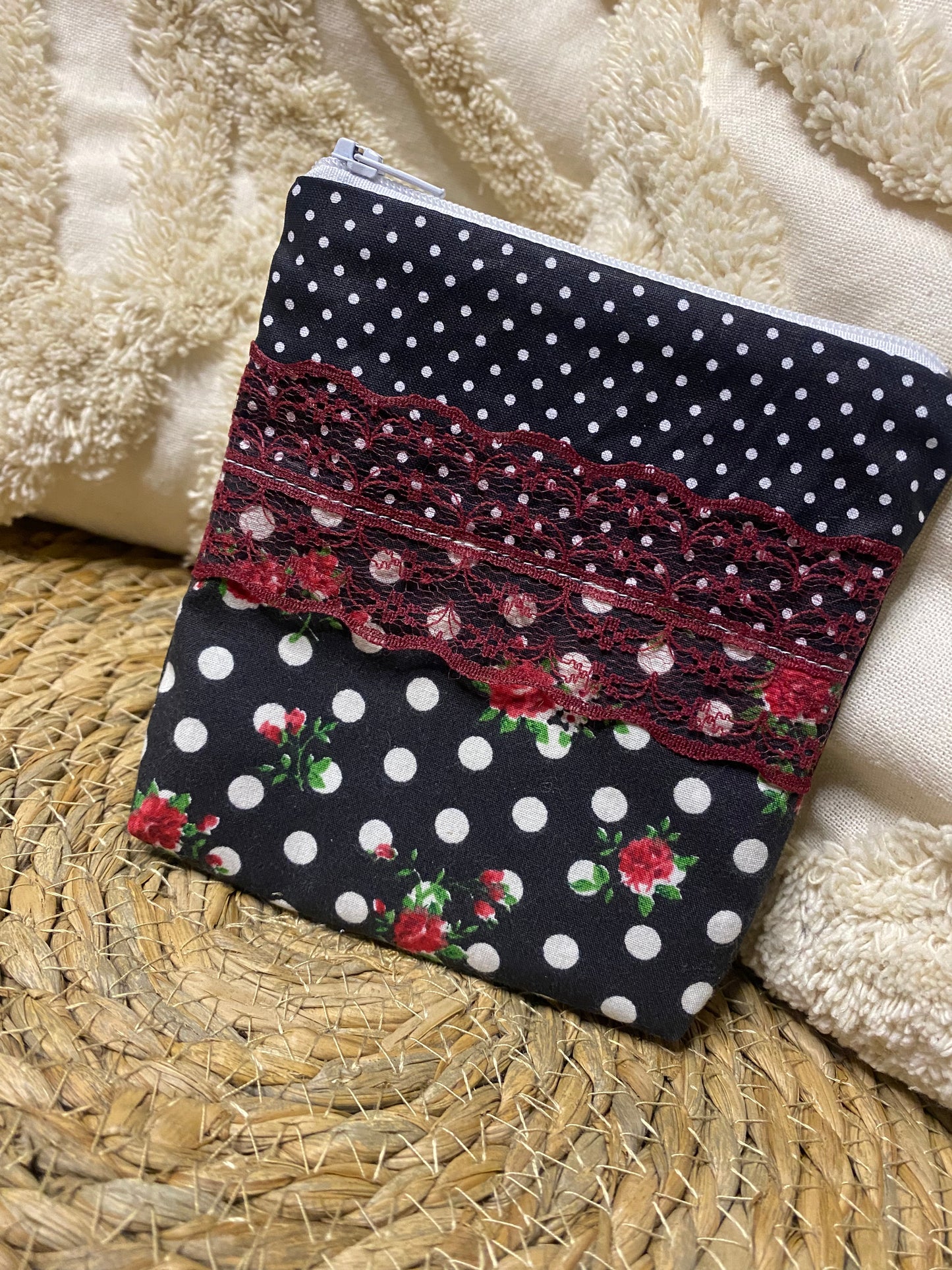 Trousse Ivana - « Fleurs » Noire et Rouge