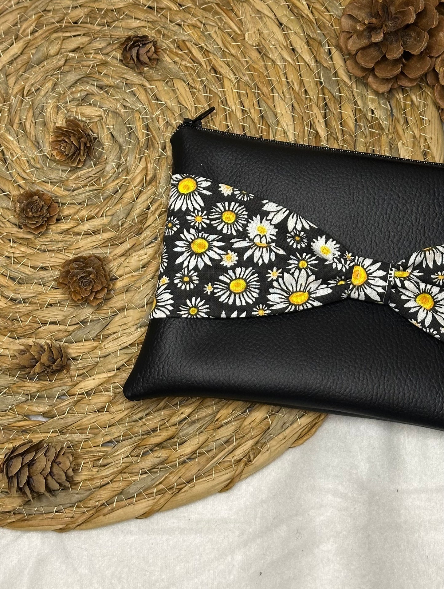 Trousse Anastasia - « Fleurs » Noire