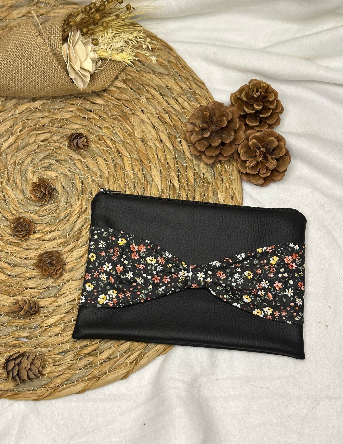 Trousse Anastasia - « Fleurs » Noire