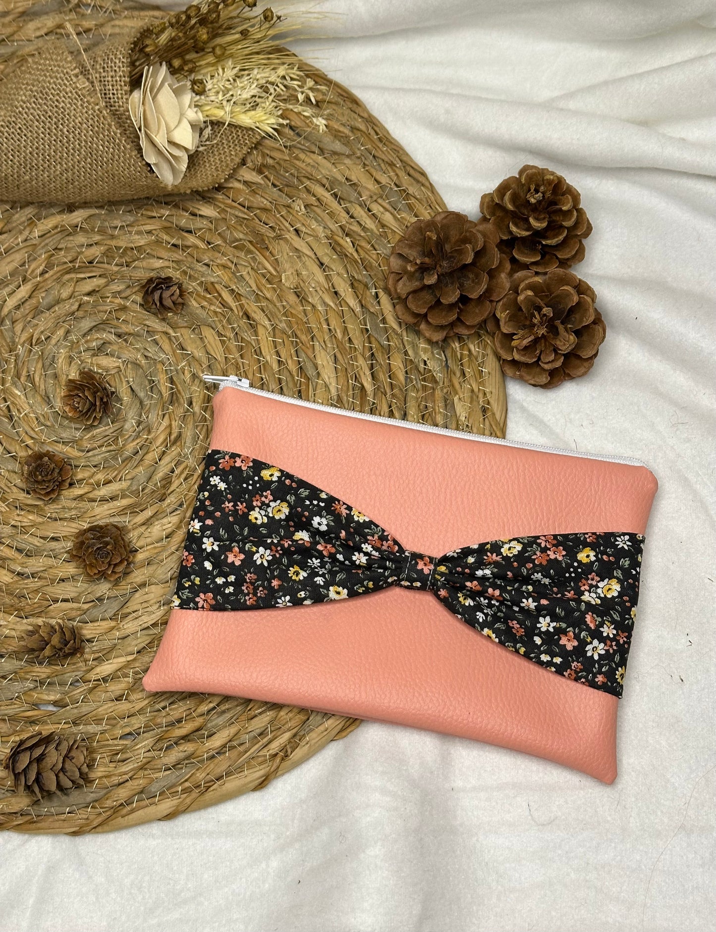 Trousse Anastasia - « Fleurs » Corail