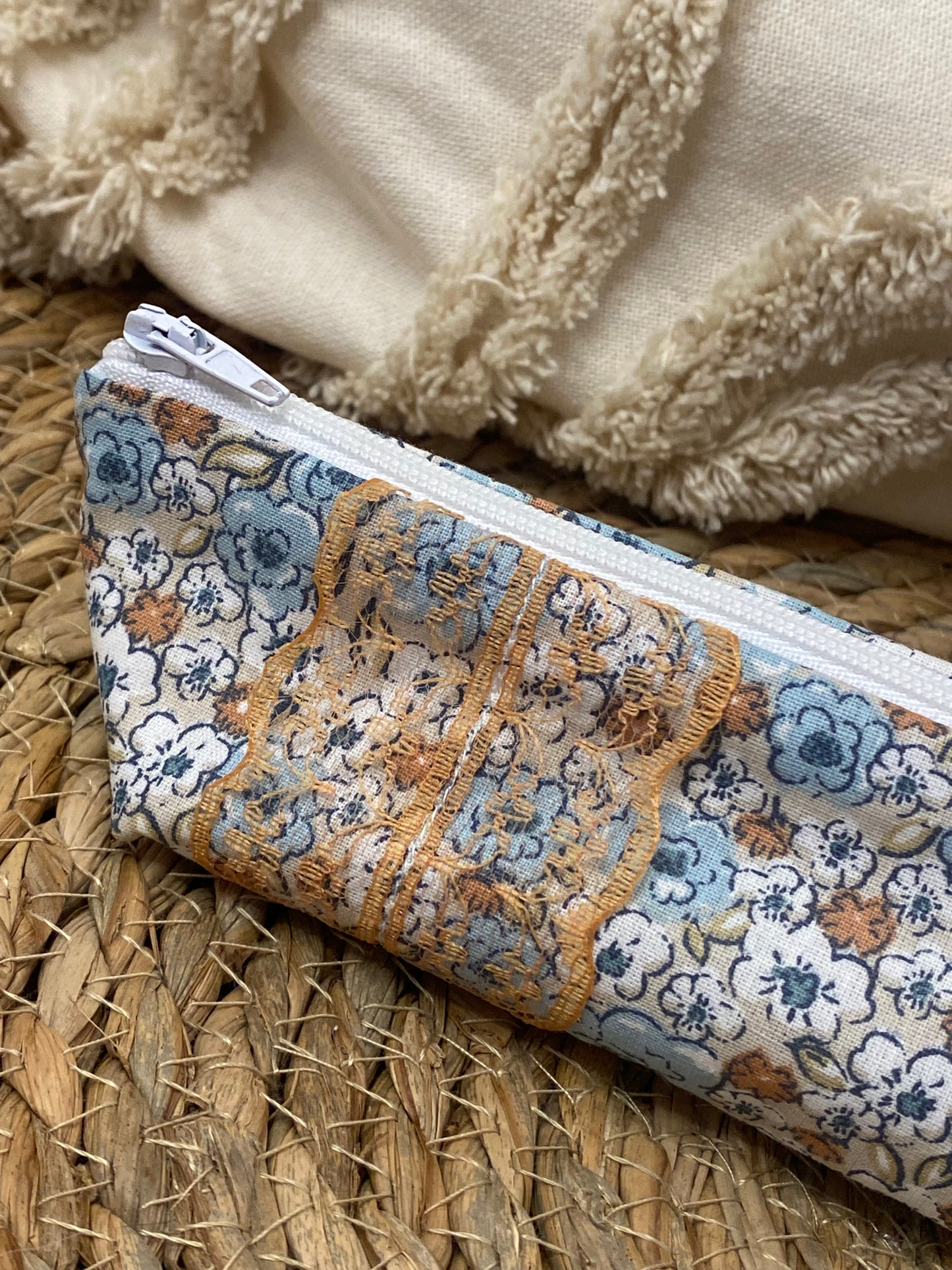 Trousse Olivia - « Fleurs » Bleu ciel et Orange