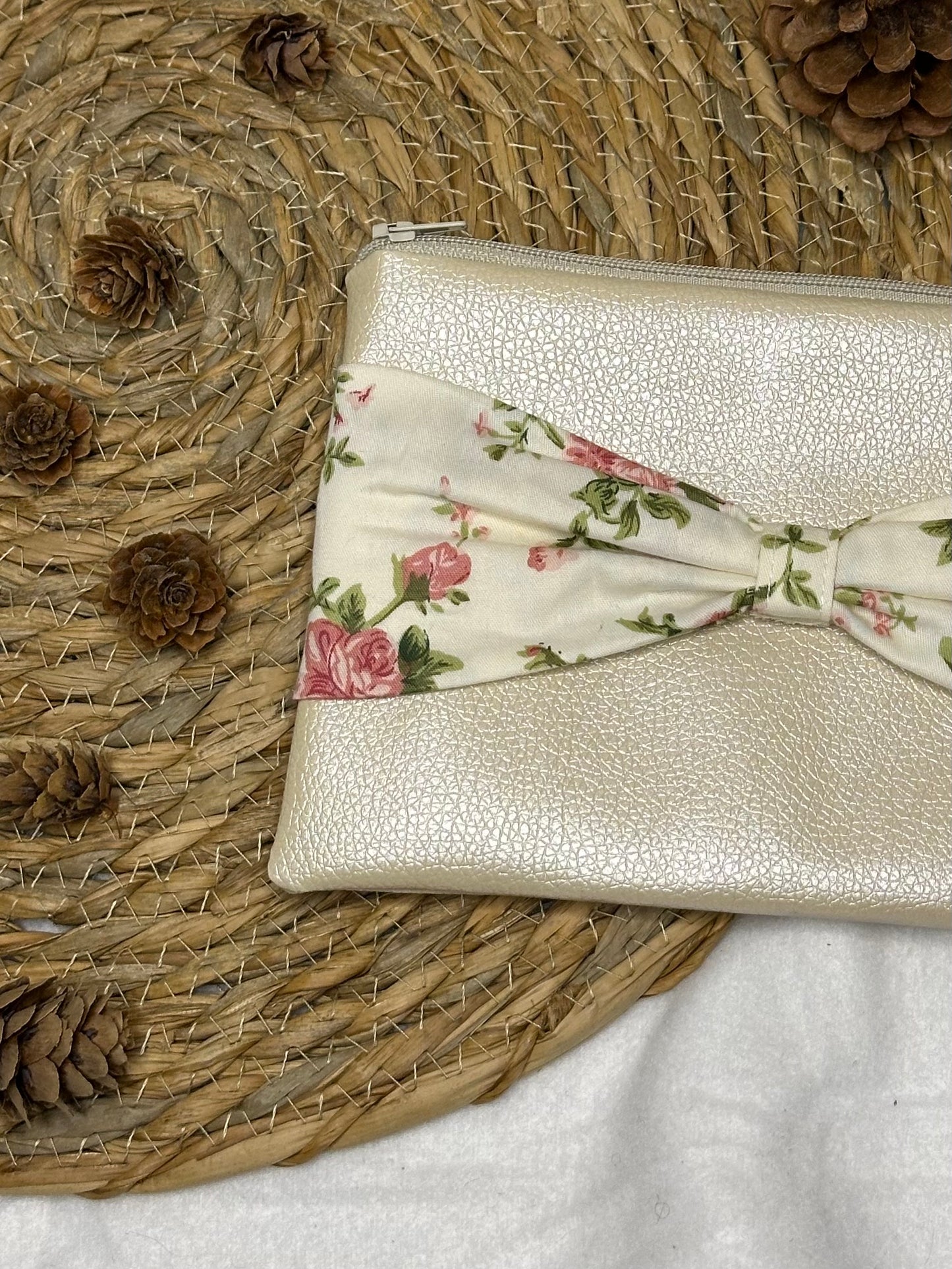 Trousse Anastasia - « Fleurs » Beige