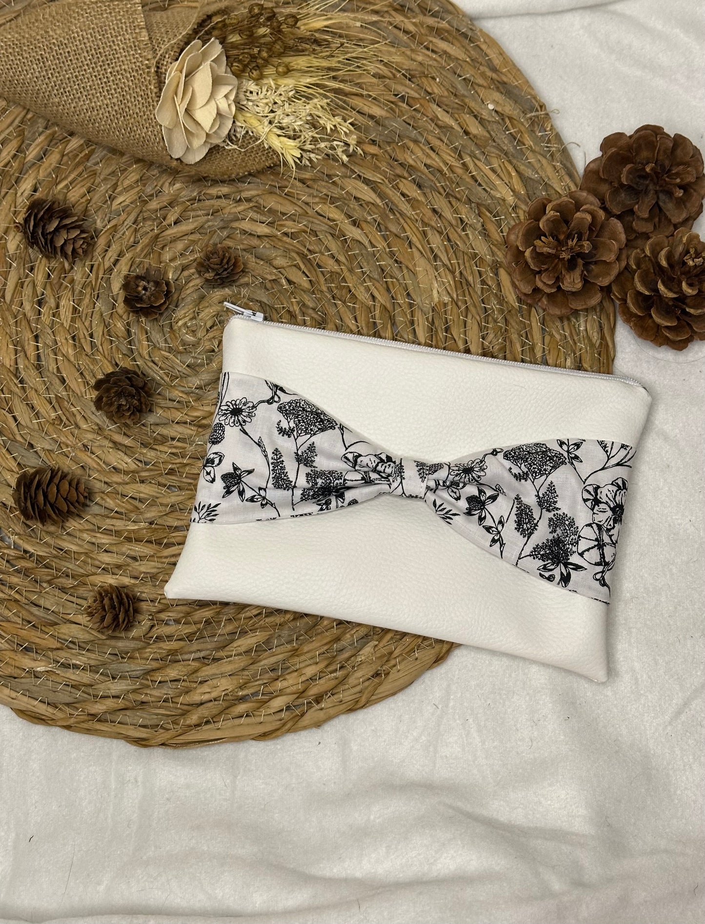 Trousse Anastasia - « Fleurs » Blanche