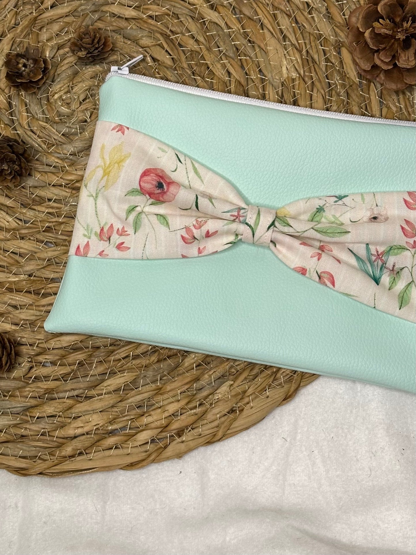 Trousse Anastasia - « Fleurs » Menthe