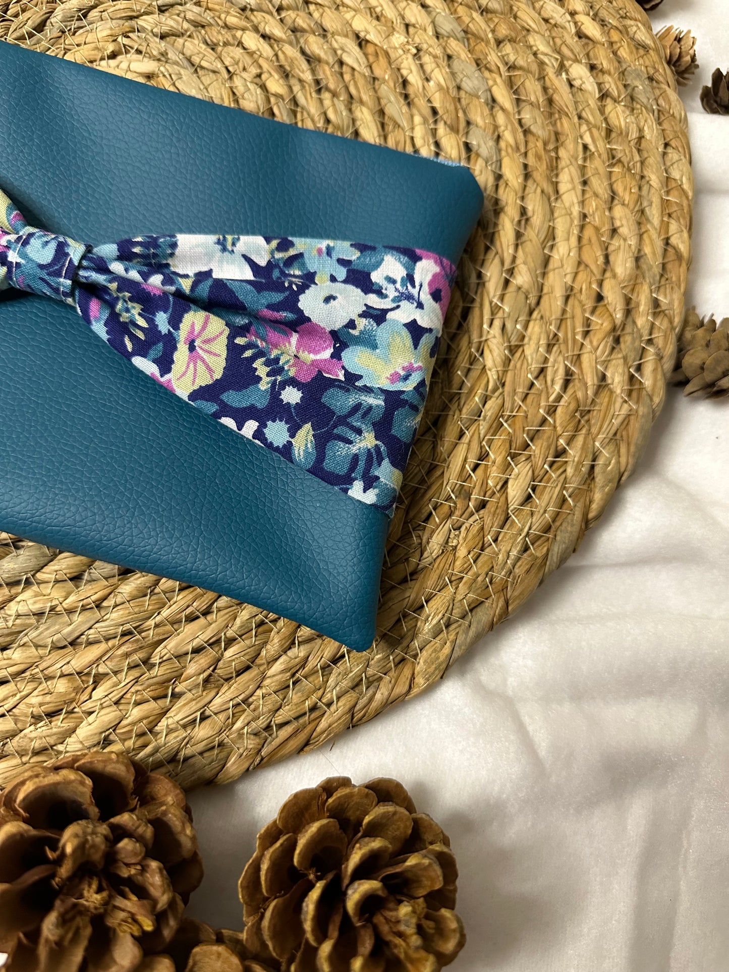 Trousse Anastasia - « Fleurs » Bleue