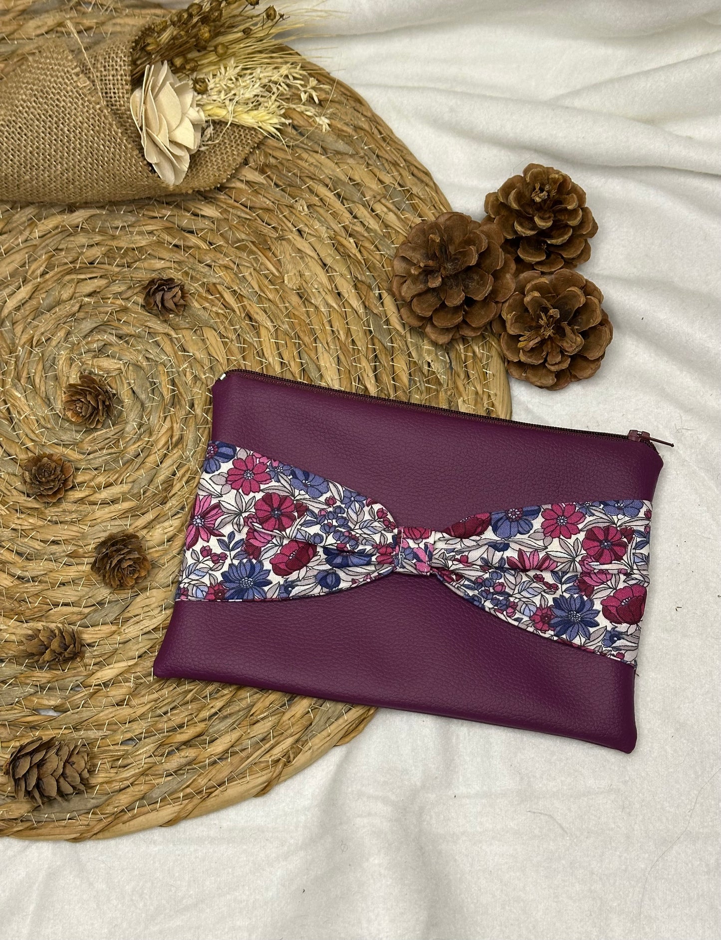 Trousse Anastasia - « Fleurs » Prune