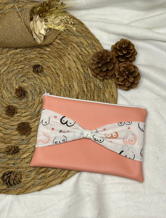 Trousse Anastasia - « Boobs » Corail