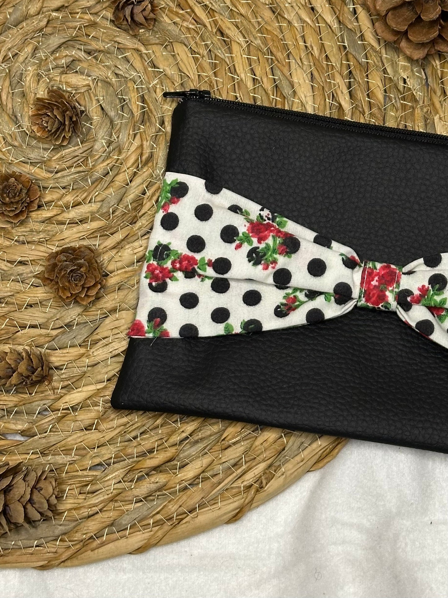 Trousse Anastasia - « Fleurs » Noire