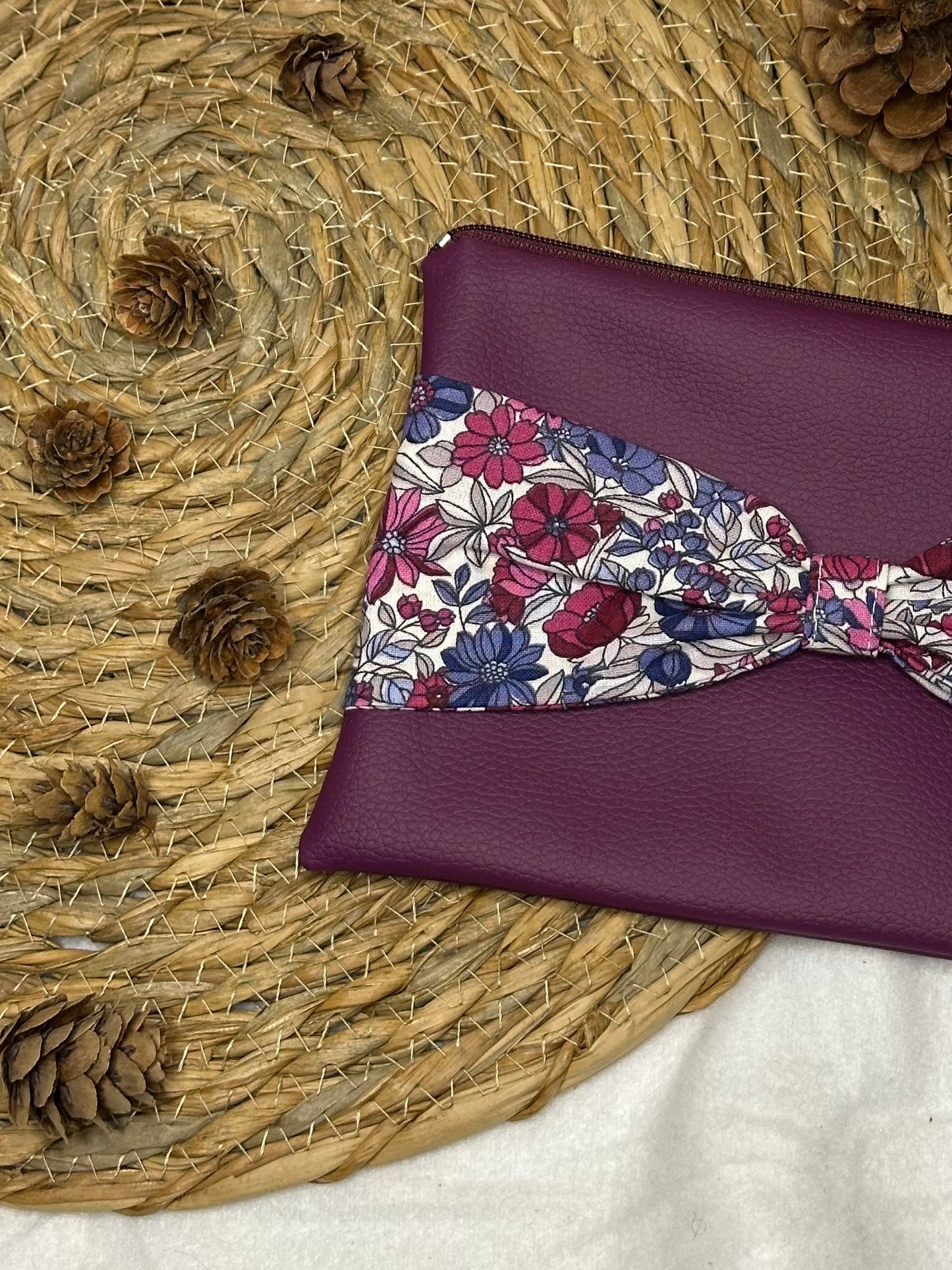 Trousse Anastasia - « Fleurs » Prune