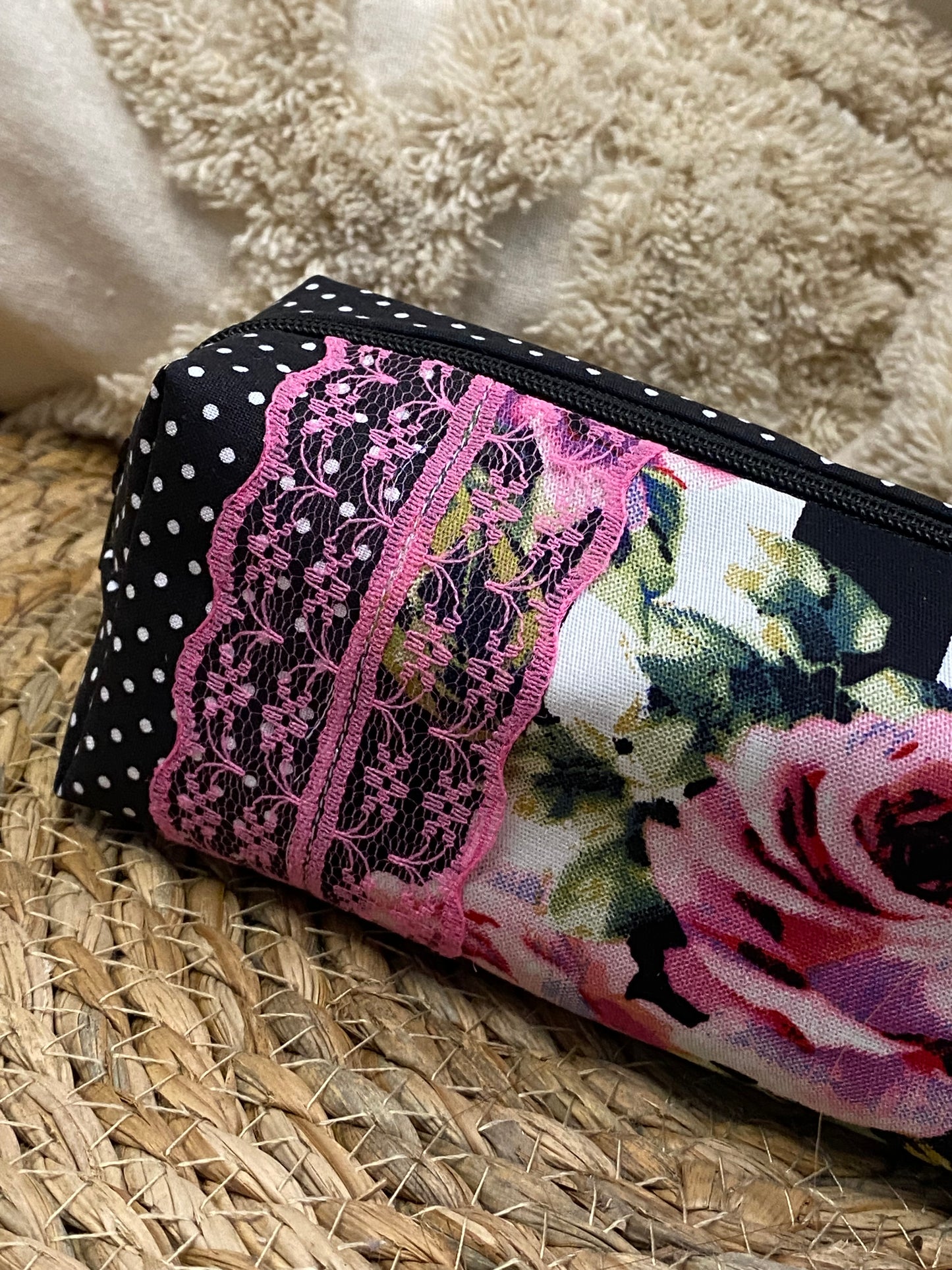 Trousse Serena - « Fleurs » Noire et Rose